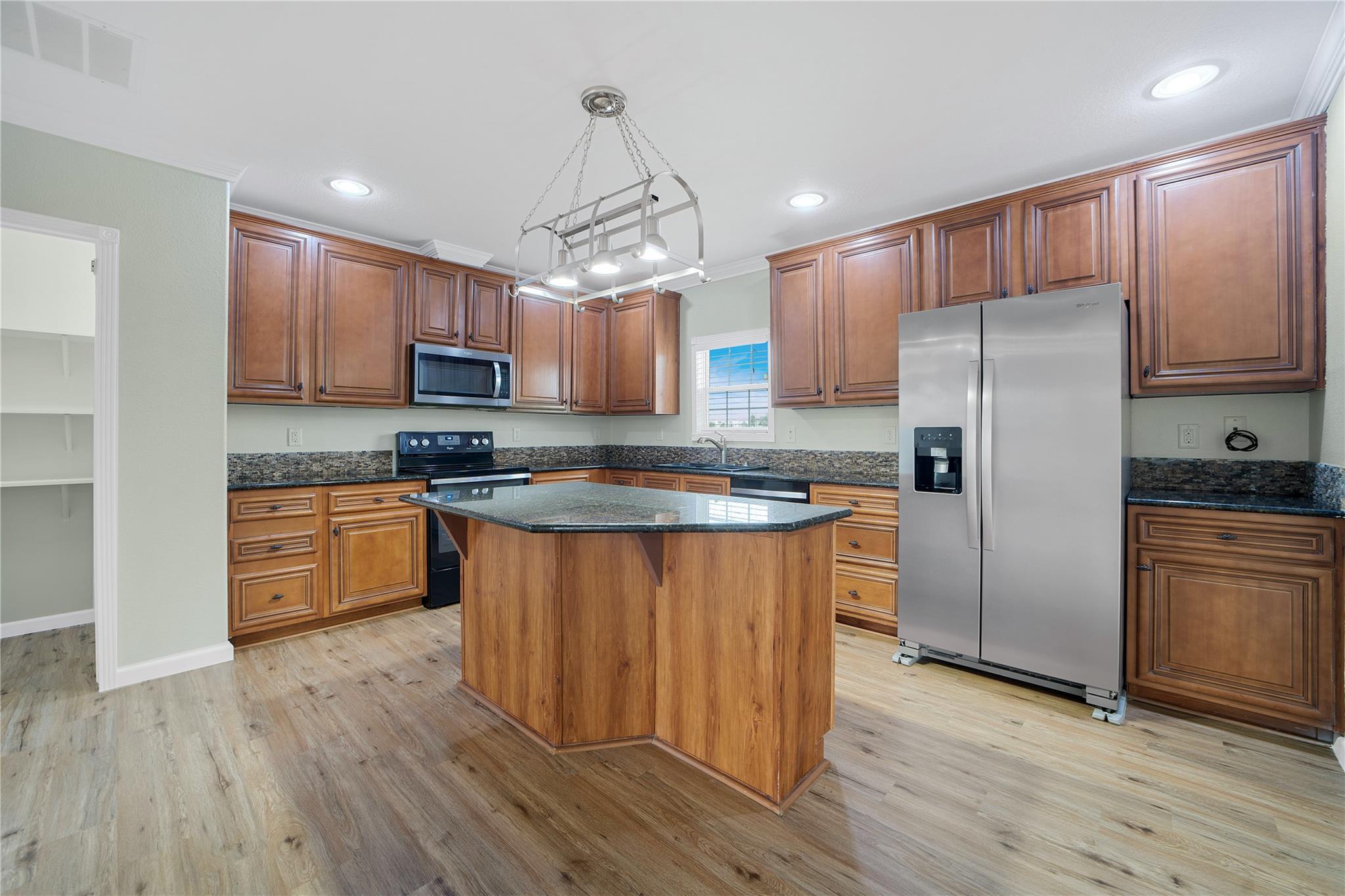 480 Holz Rd, Niederwald, TX 78640