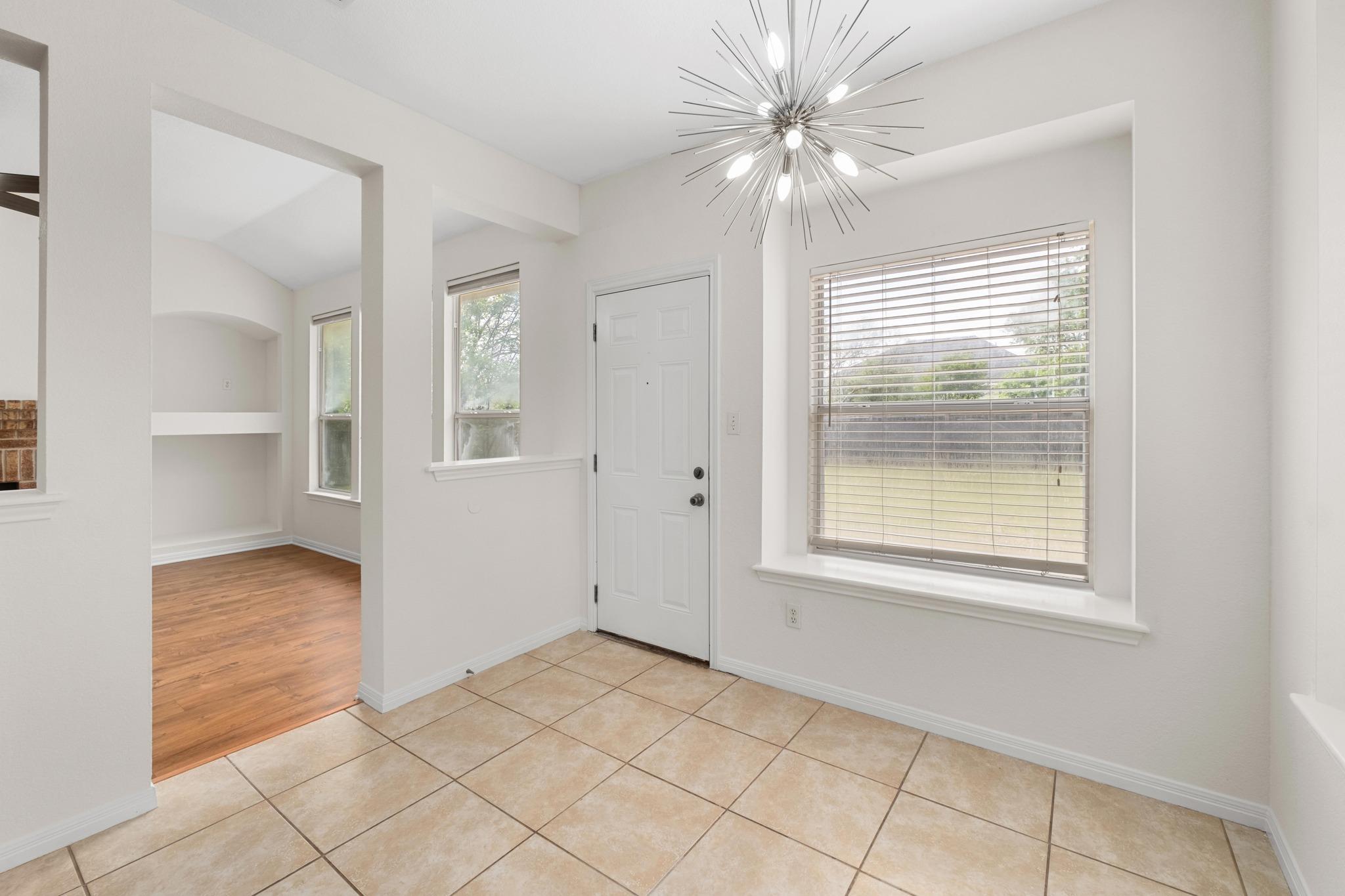 1105 Woodview Dr, Leander, TX 78641