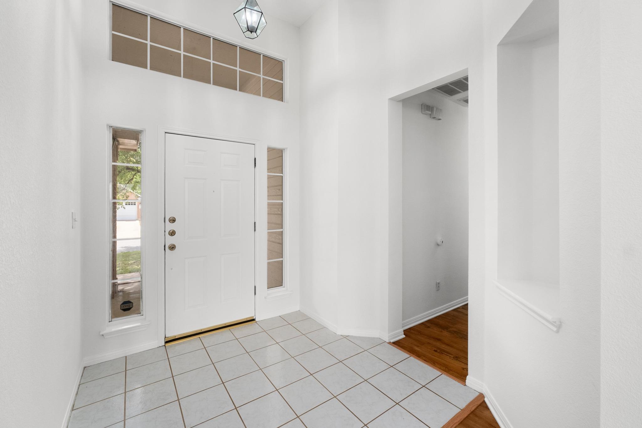 1105 Woodview Dr, Leander, TX 78641