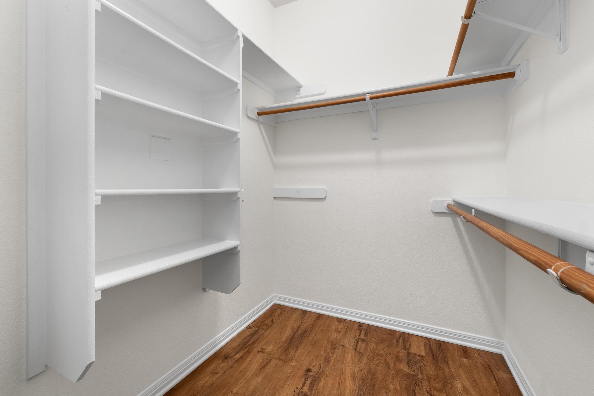 1105 Woodview Dr, Leander, TX 78641