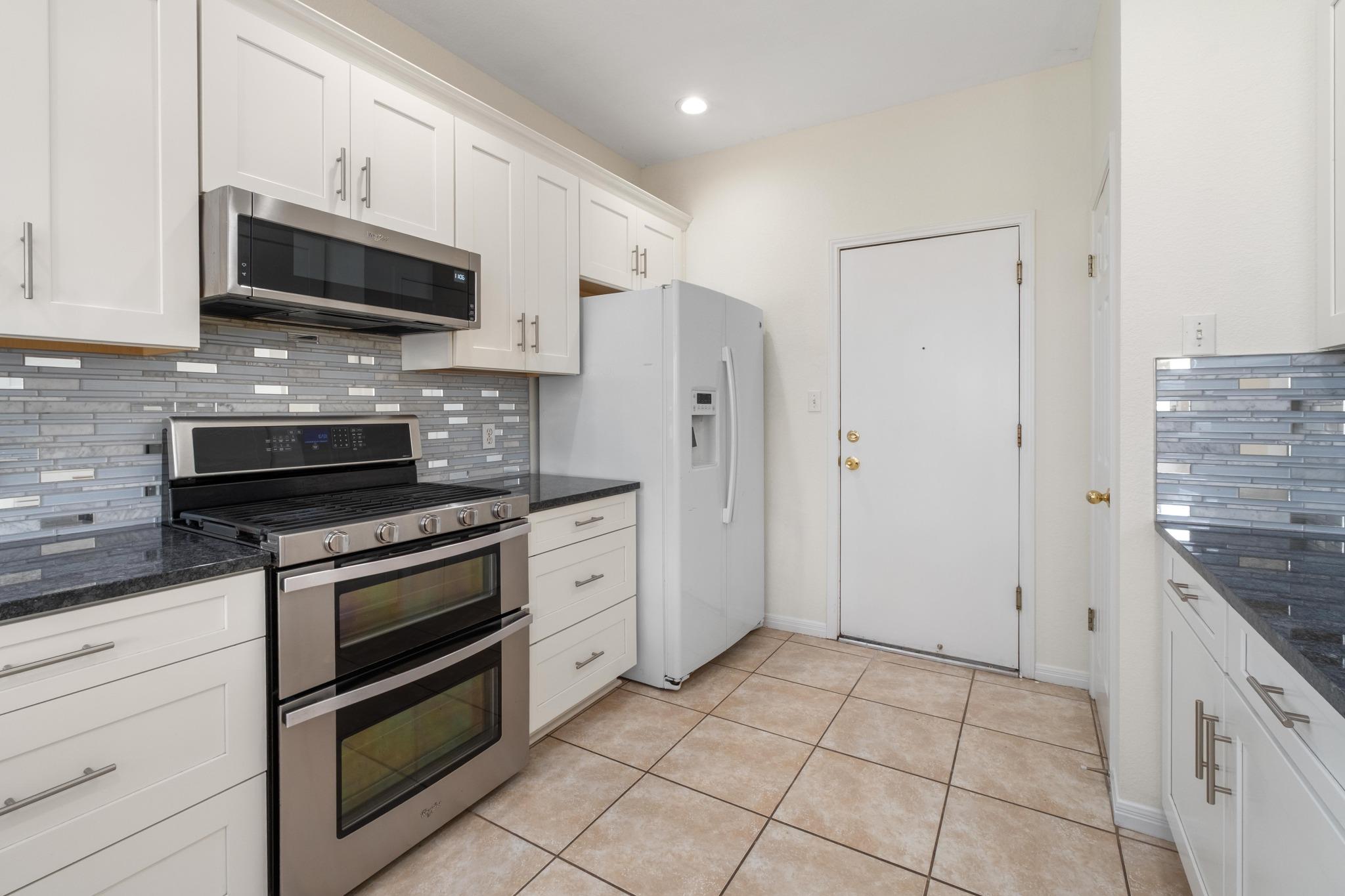 1105 Woodview Dr, Leander, TX 78641