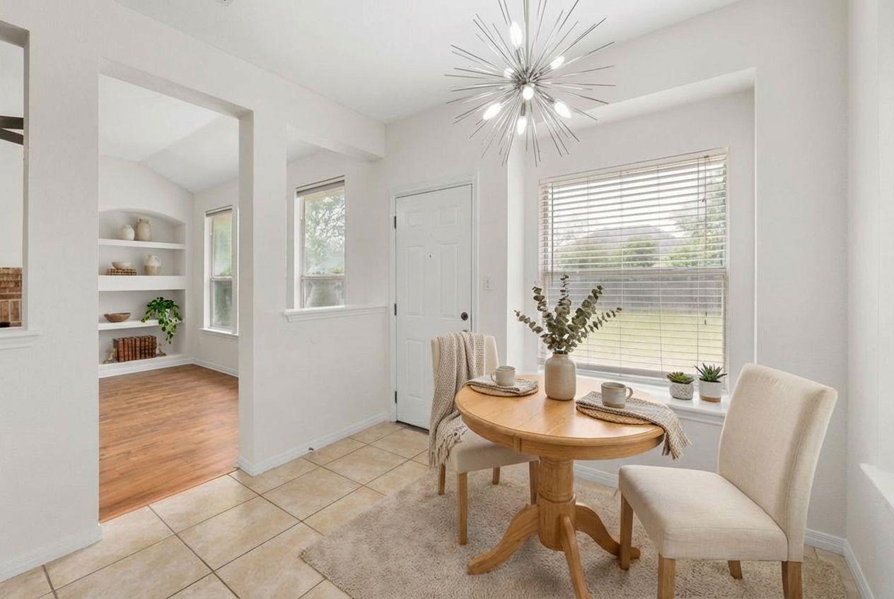 1105 Woodview Dr, Leander, TX 78641