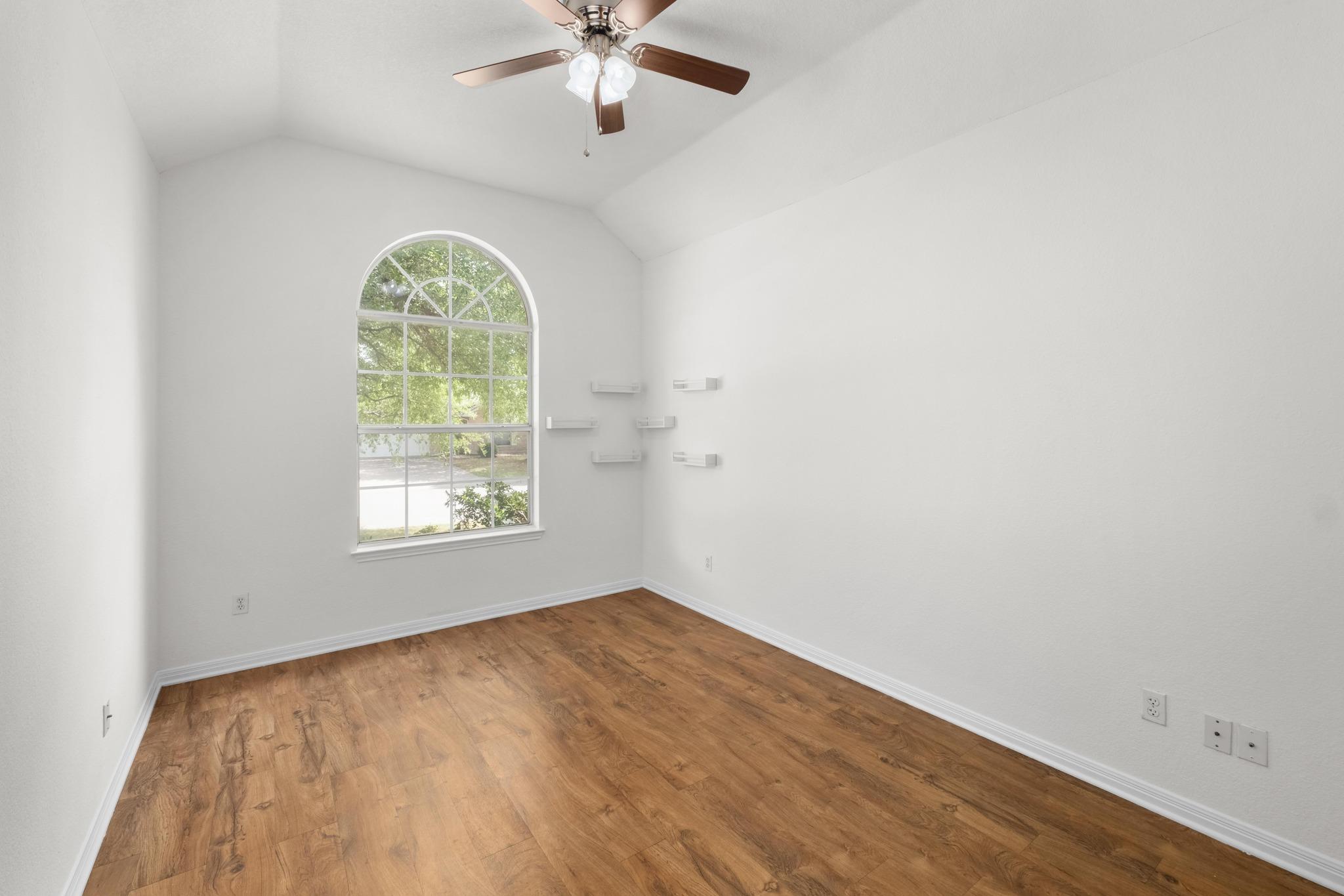 1105 Woodview Dr, Leander, TX 78641