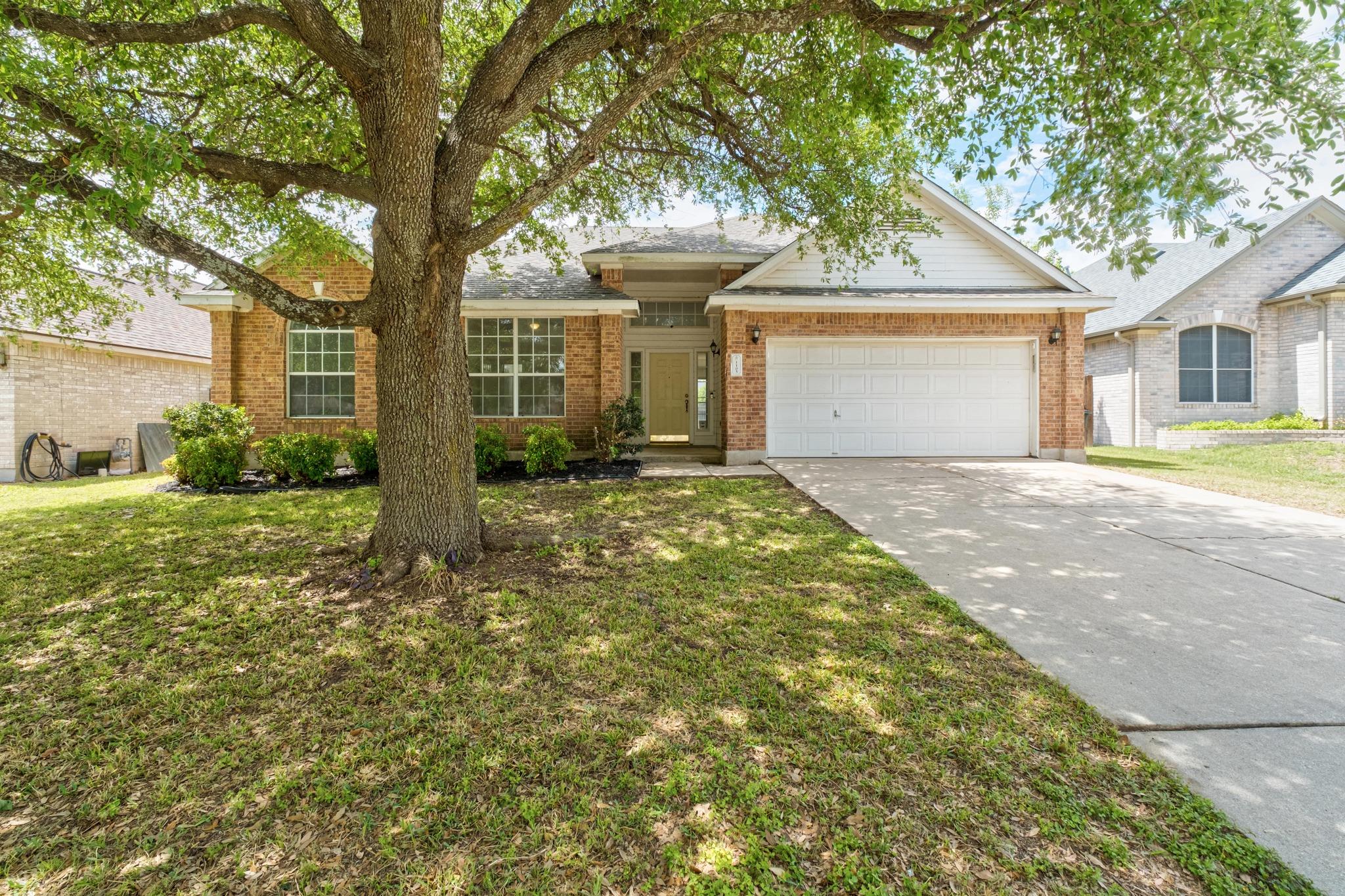1105 Woodview Dr, Leander, TX 78641