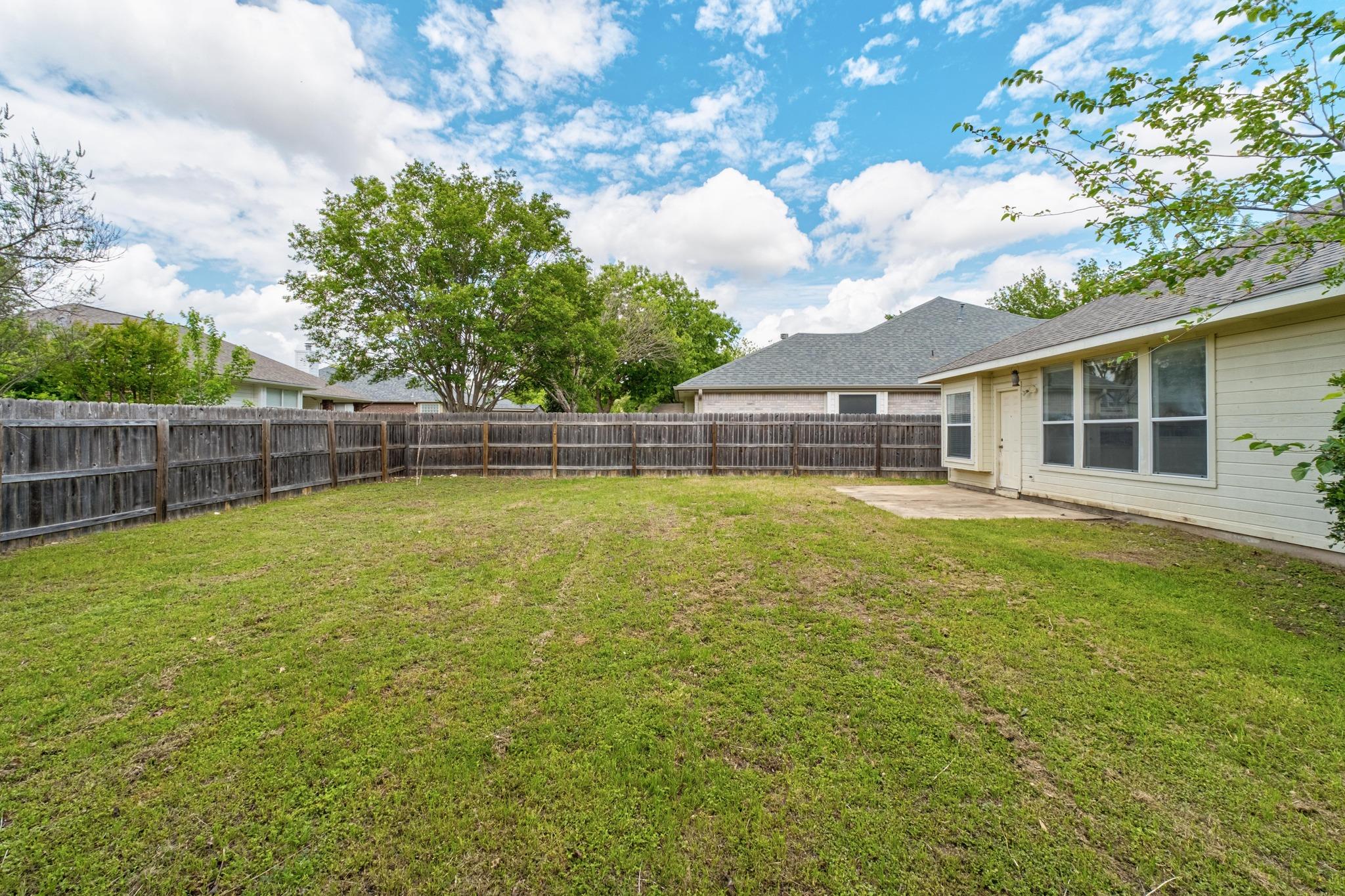1105 Woodview Dr, Leander, TX 78641