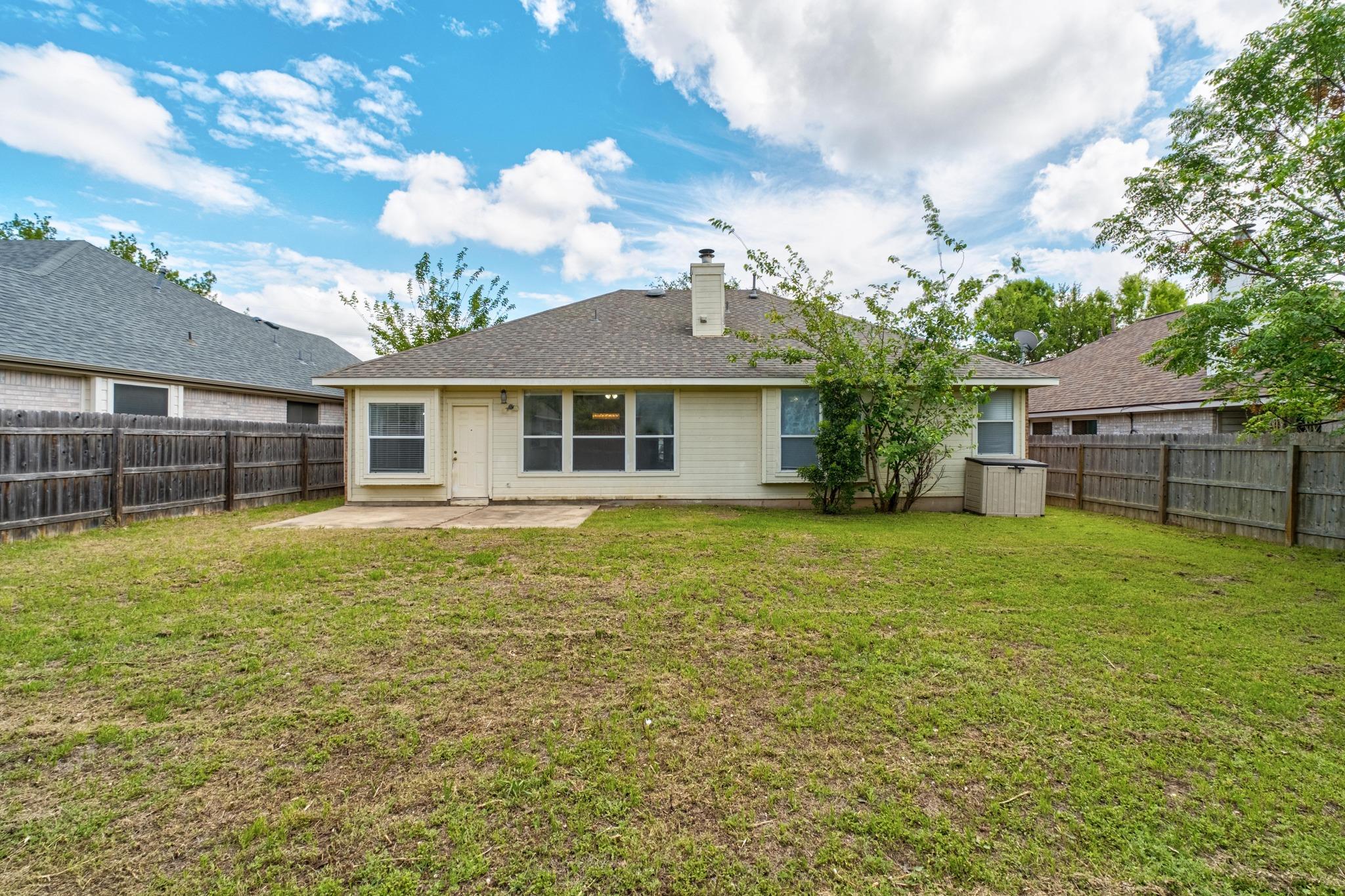 1105 Woodview Dr, Leander, TX 78641