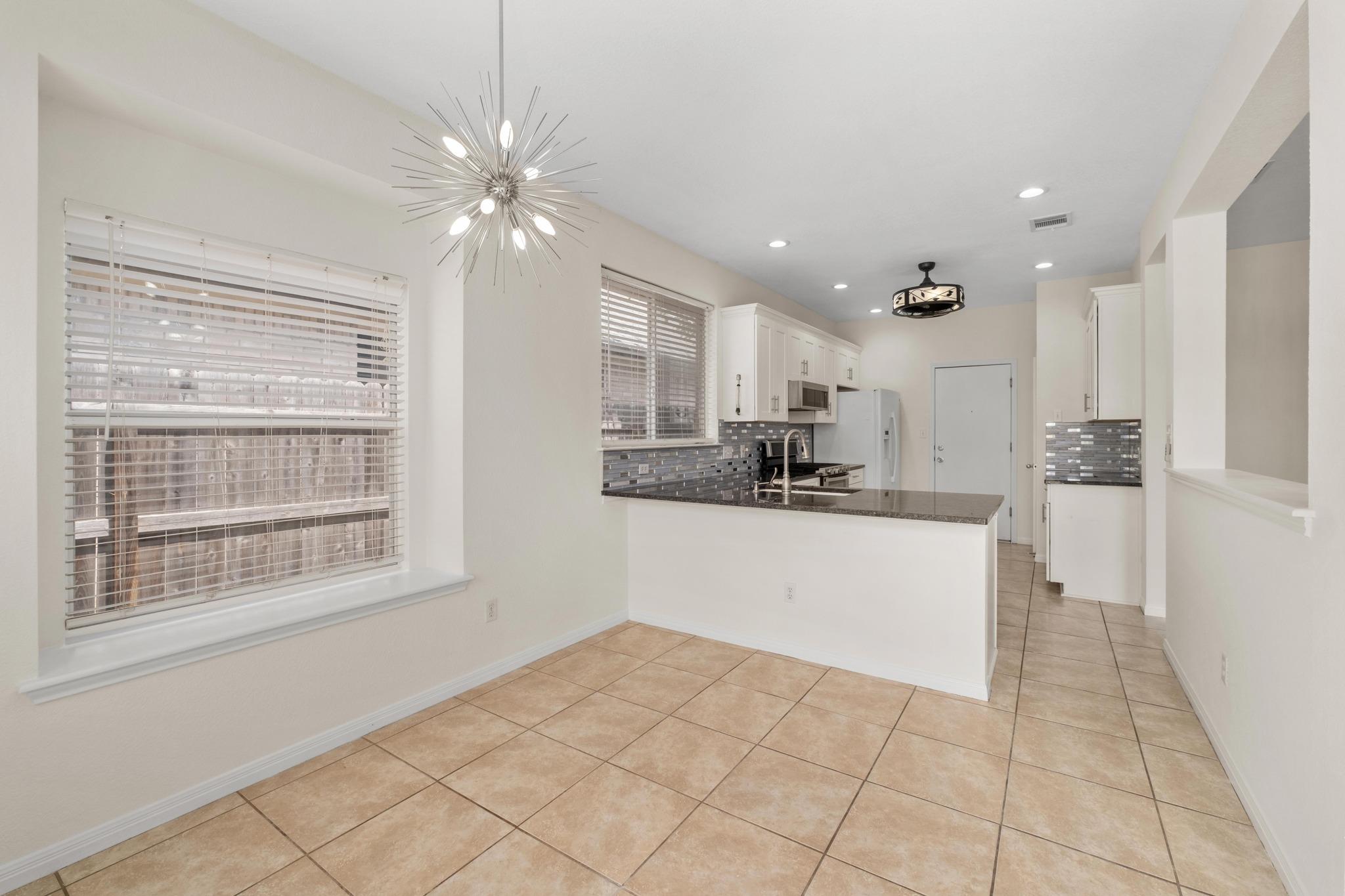 1105 Woodview Dr, Leander, TX 78641