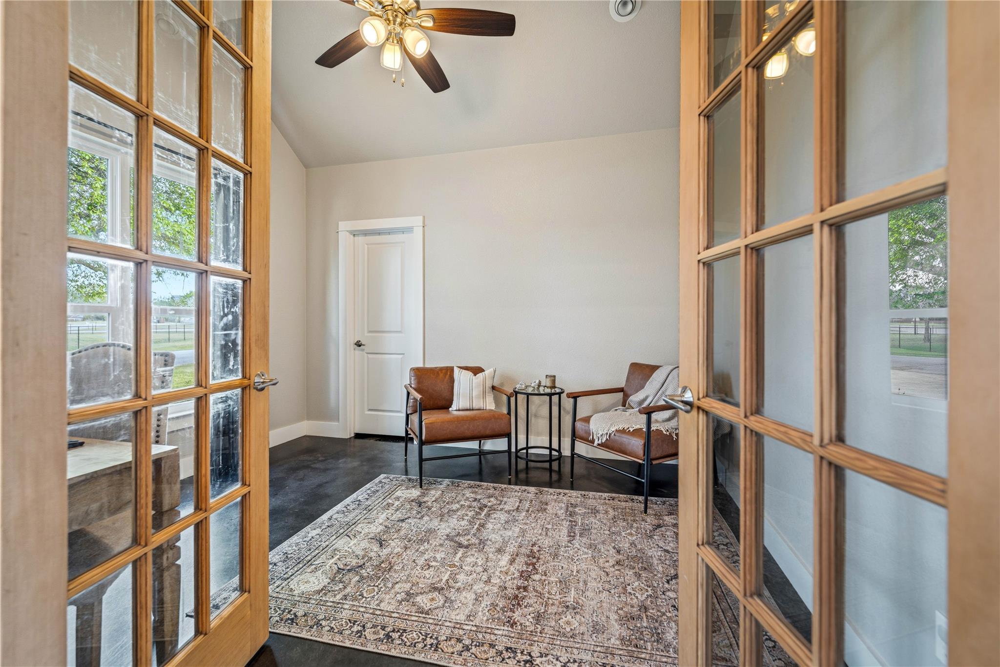 802 Wilkes St, Smithville, TX 78957