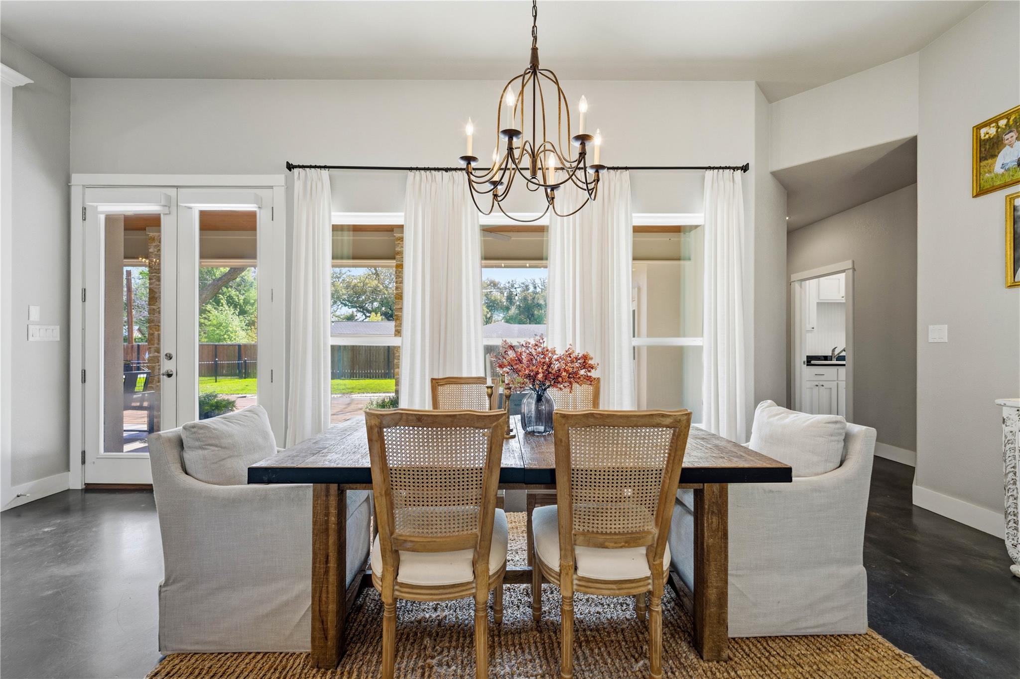 802 Wilkes St, Smithville, TX 78957