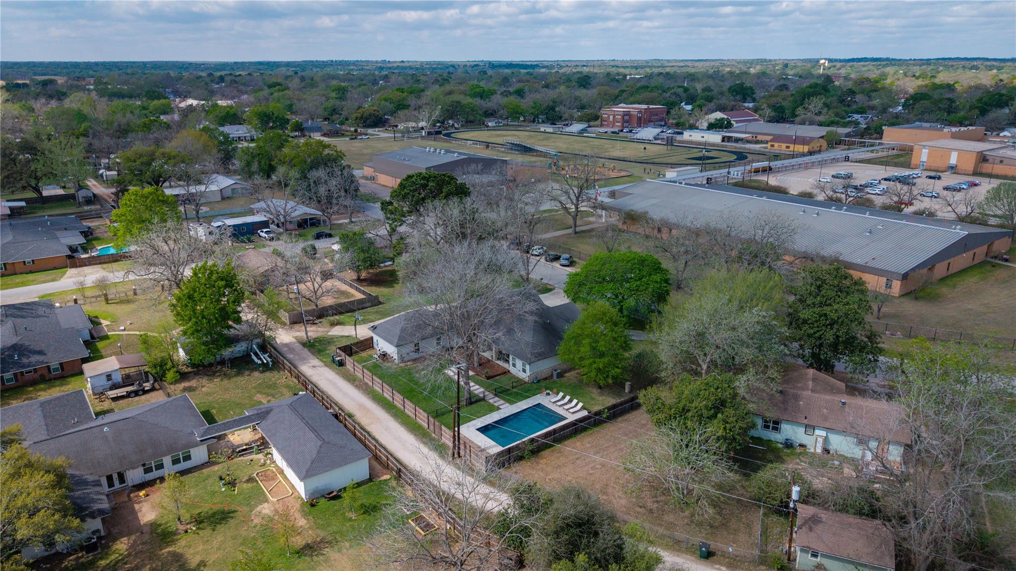 802 Wilkes St, Smithville, TX 78957