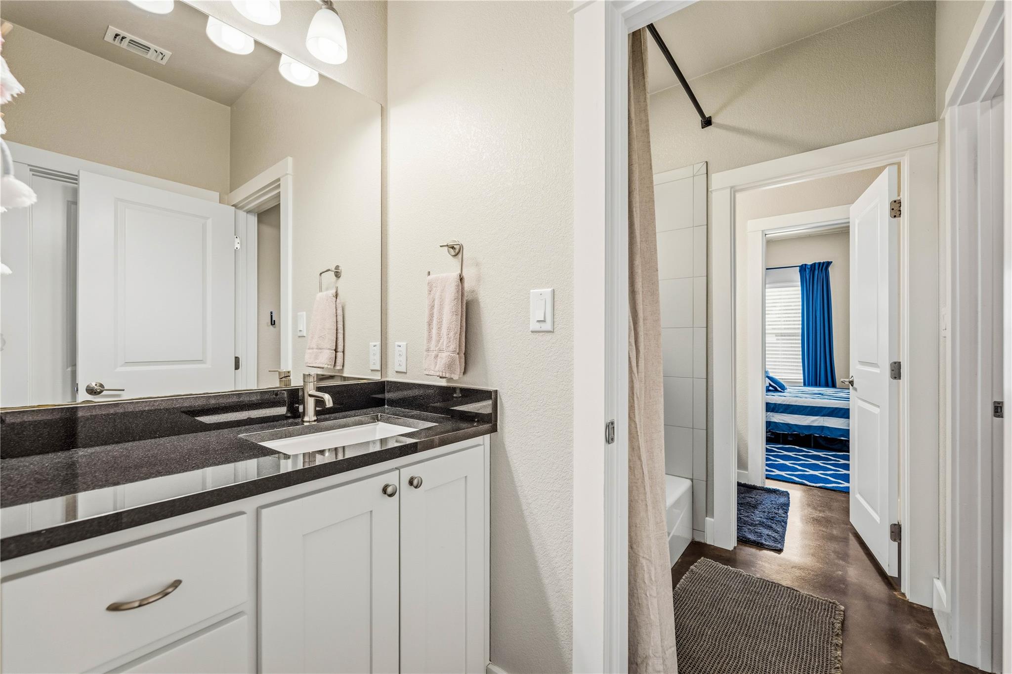 802 Wilkes St, Smithville, TX 78957