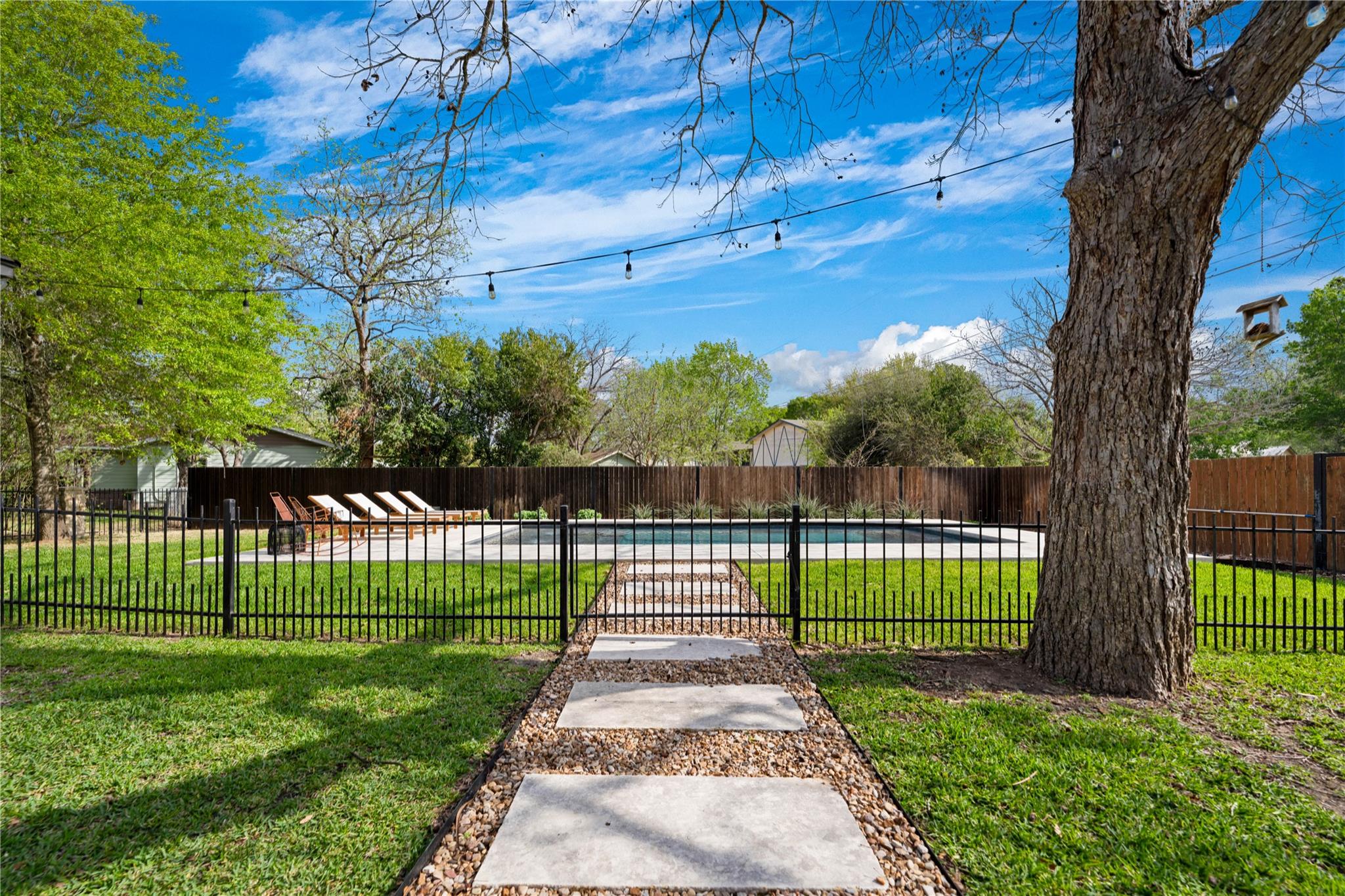 802 Wilkes St, Smithville, TX 78957