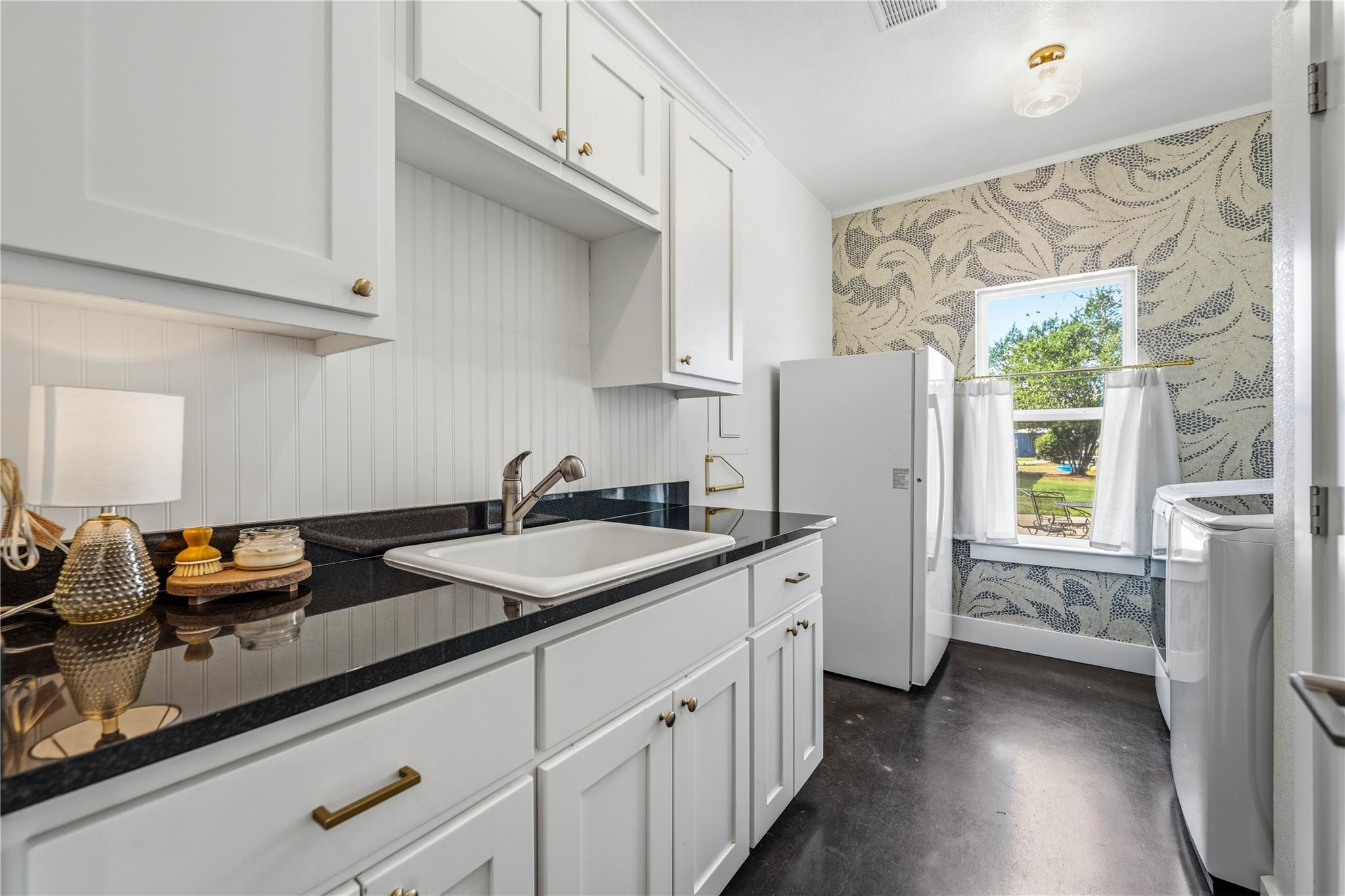 802 Wilkes St, Smithville, TX 78957