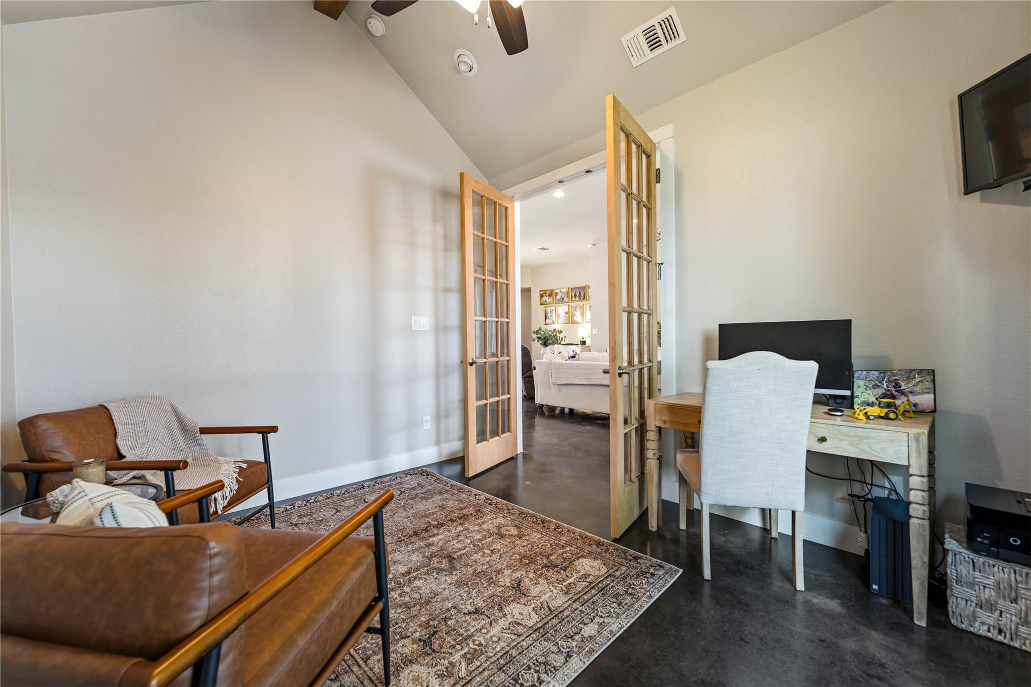 802 Wilkes St, Smithville, TX 78957