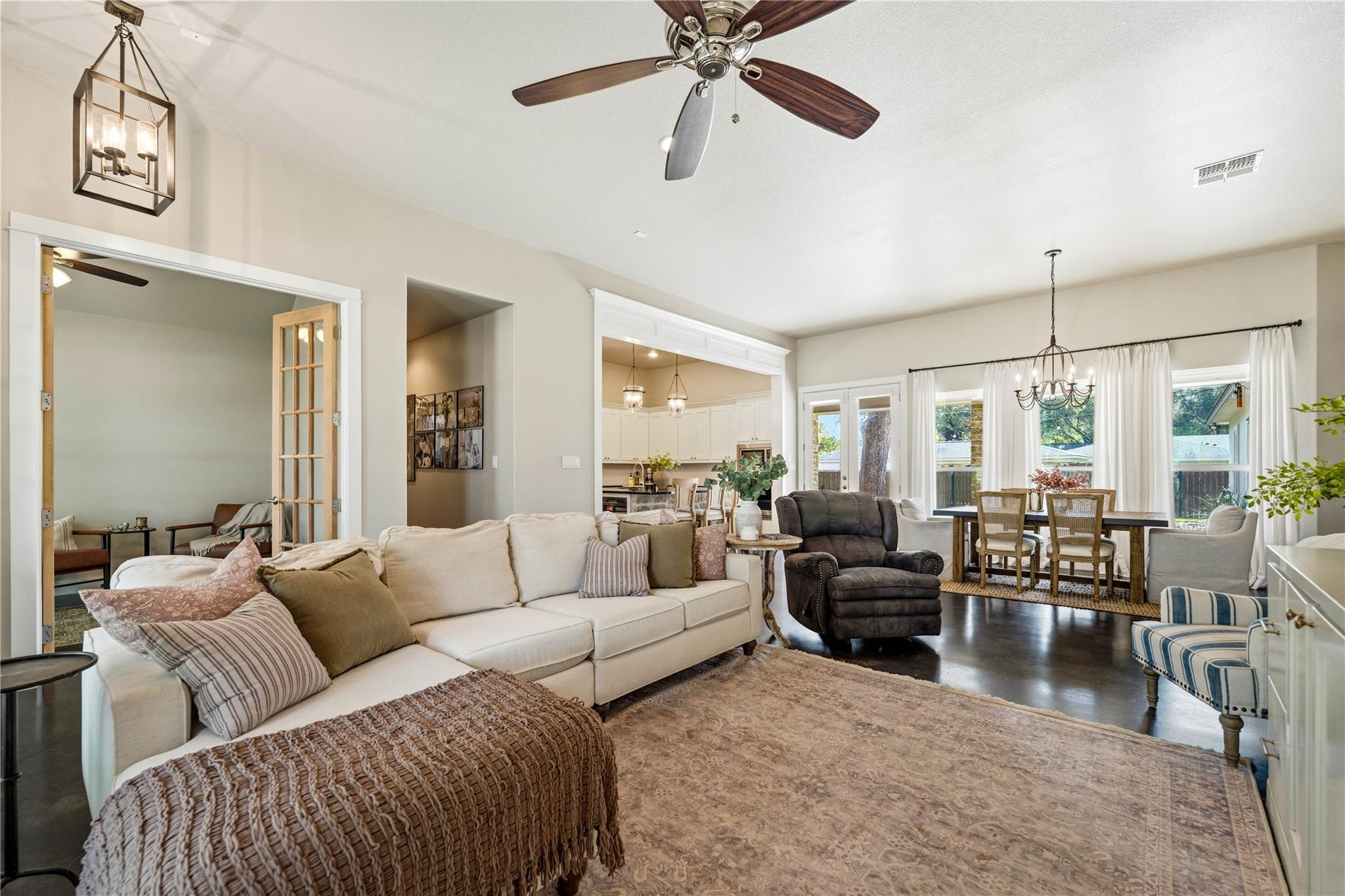 802 Wilkes St, Smithville, TX 78957