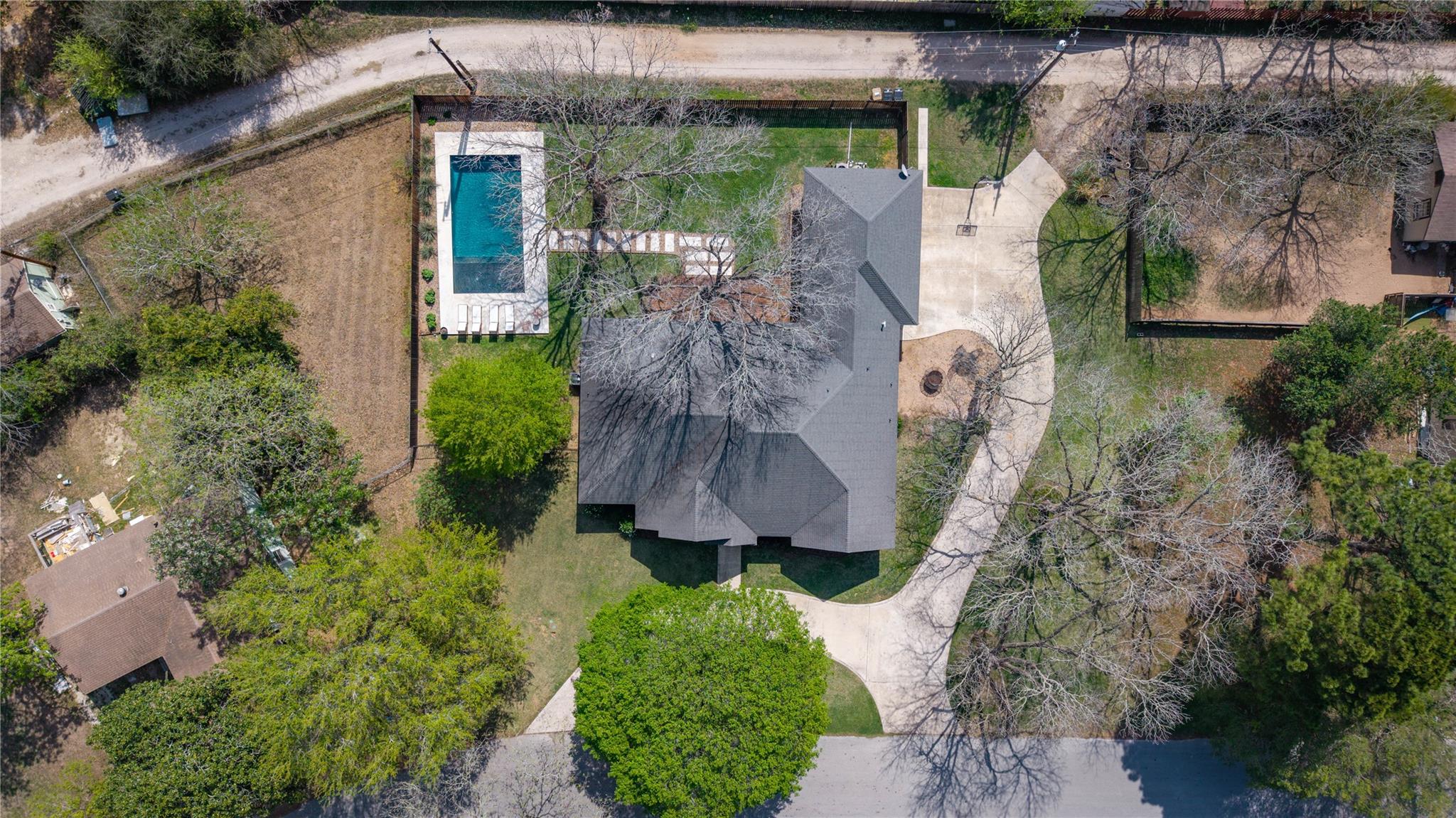 802 Wilkes St, Smithville, TX 78957