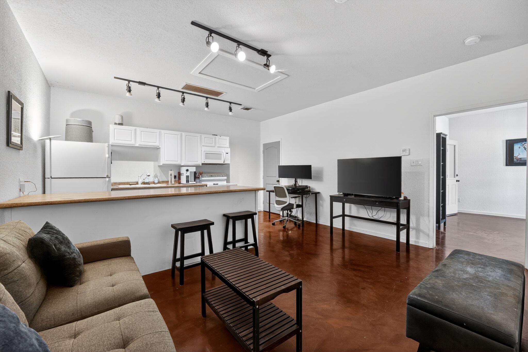 2401 De Soto Dr, Austin, TX 78733