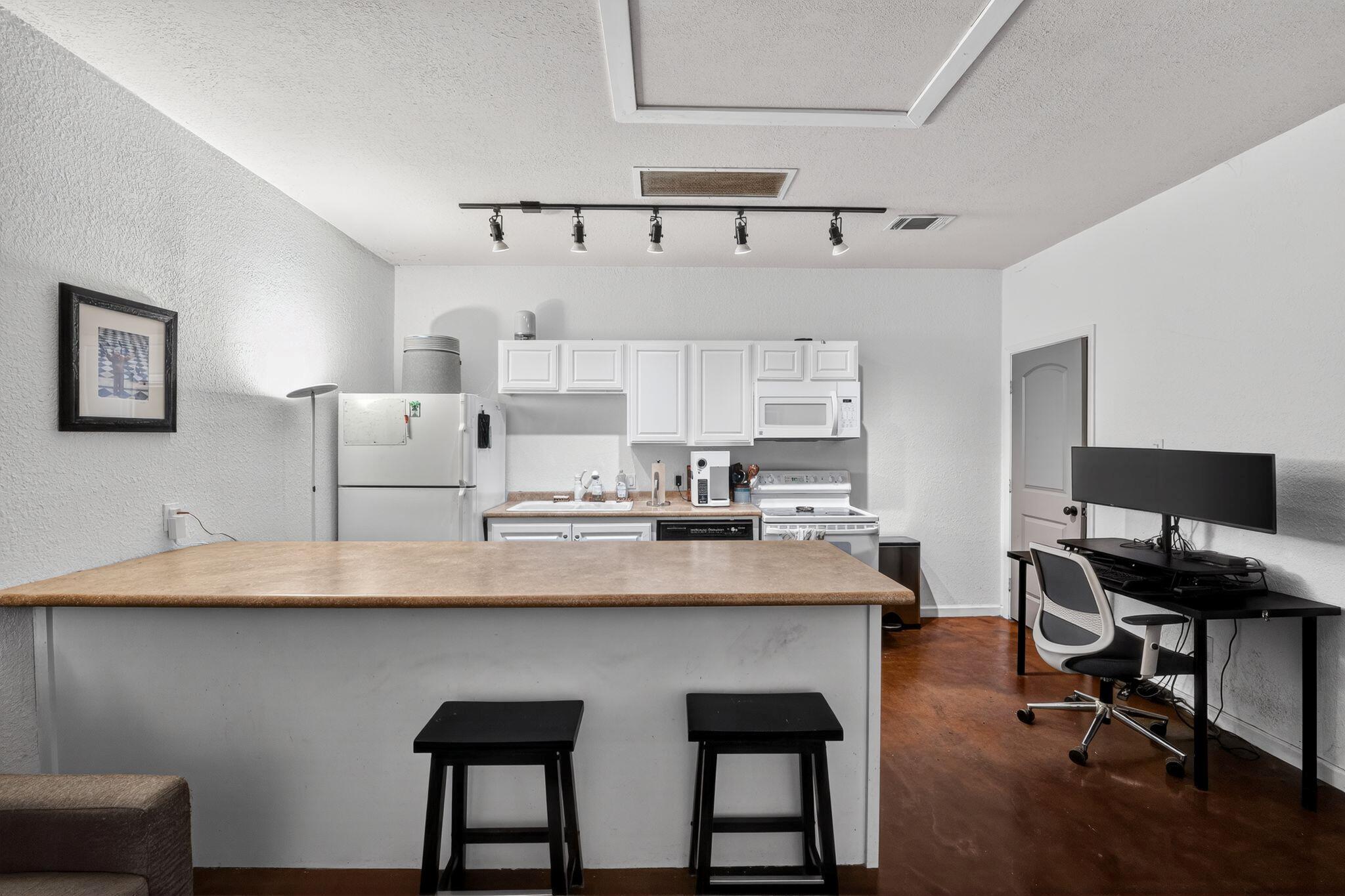 2401 De Soto Dr, Austin, TX 78733