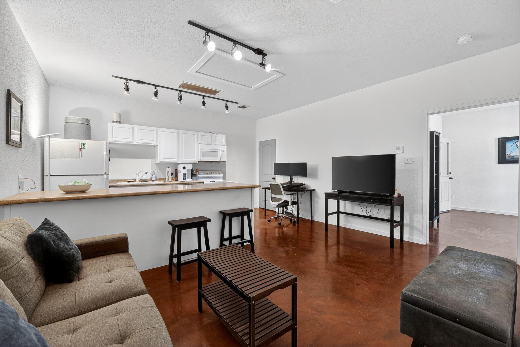 2401 De Soto Dr, Austin, TX 78733