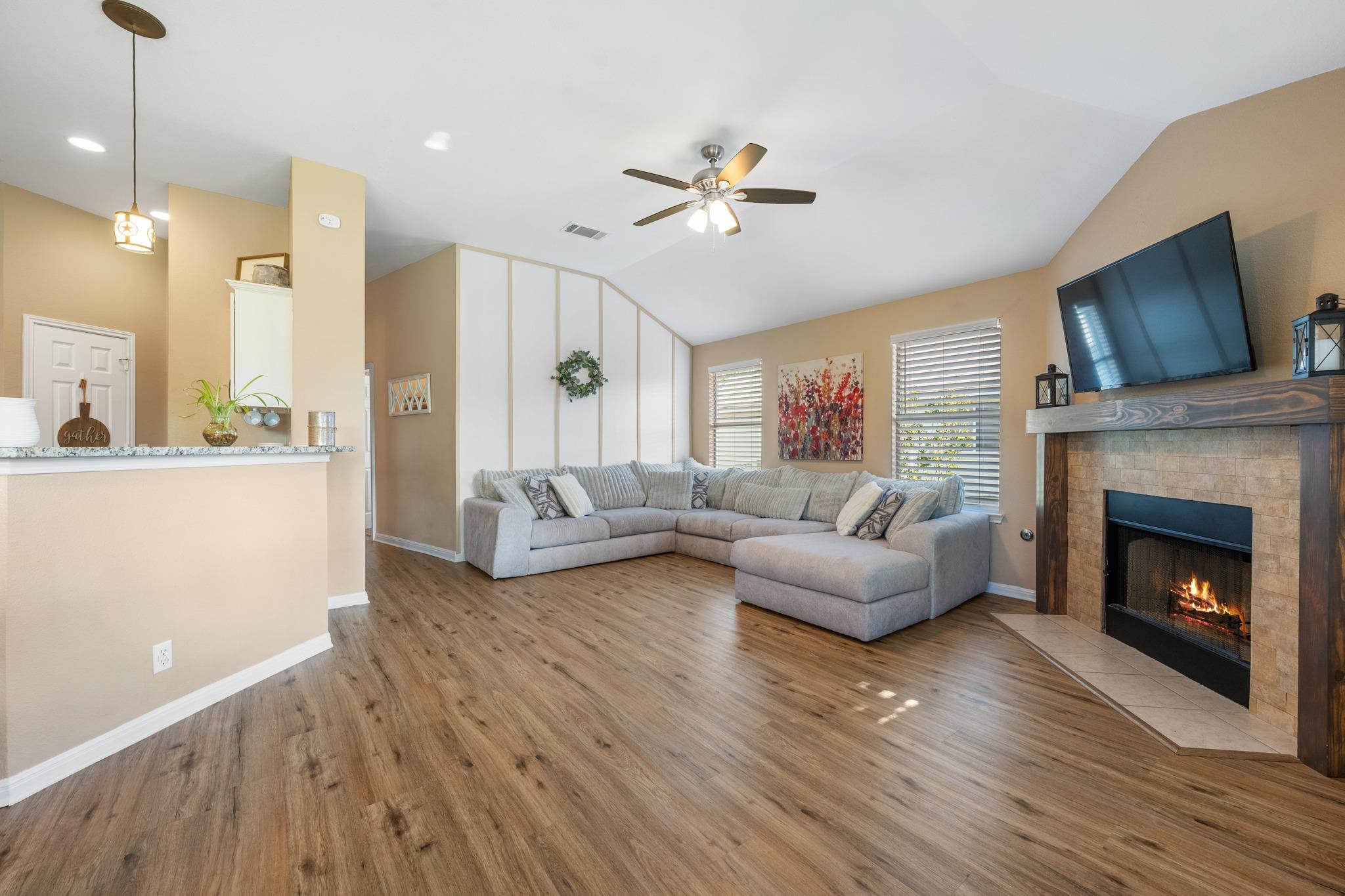 303 McCoy Ln, Hutto, TX 78634