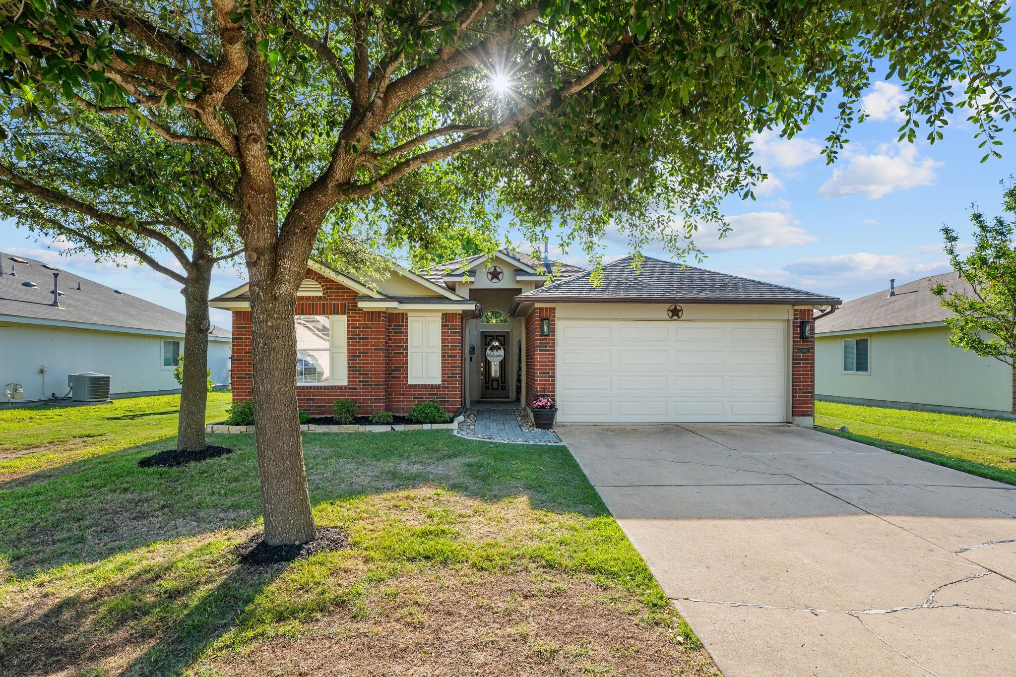 303 McCoy Ln, Hutto, TX 78634