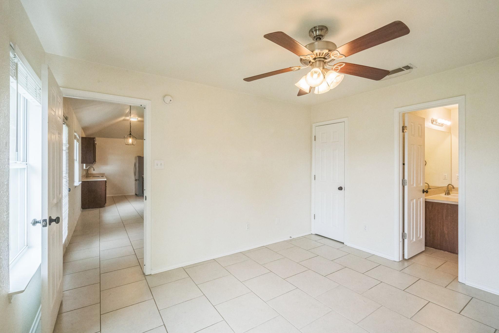 224 Amber Ln, Jarrell, TX 76537