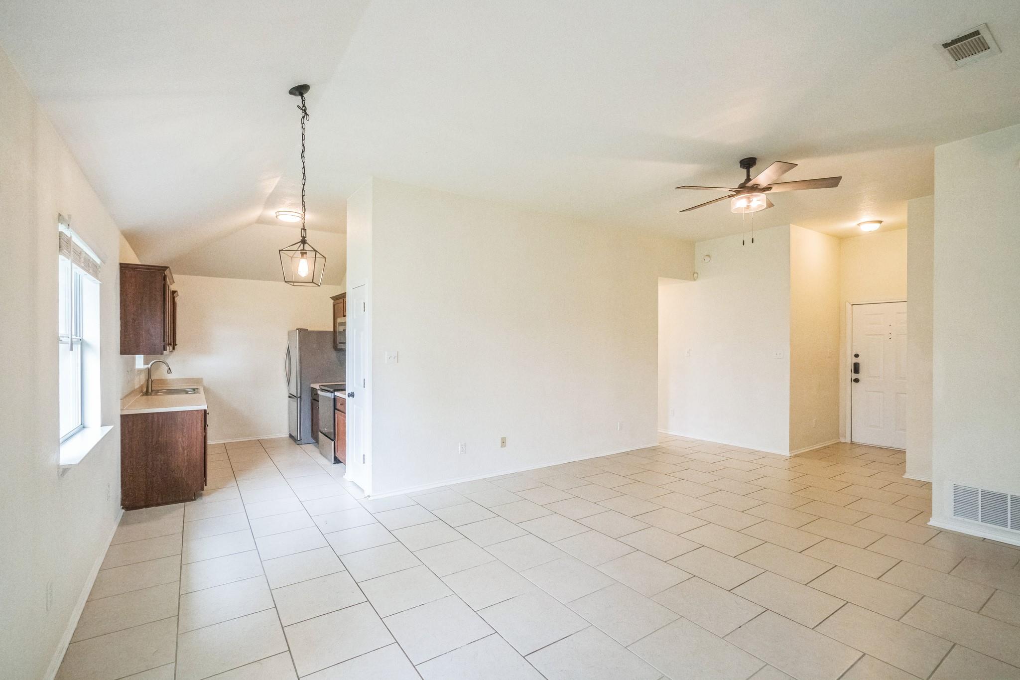 224 Amber Ln, Jarrell, TX 76537