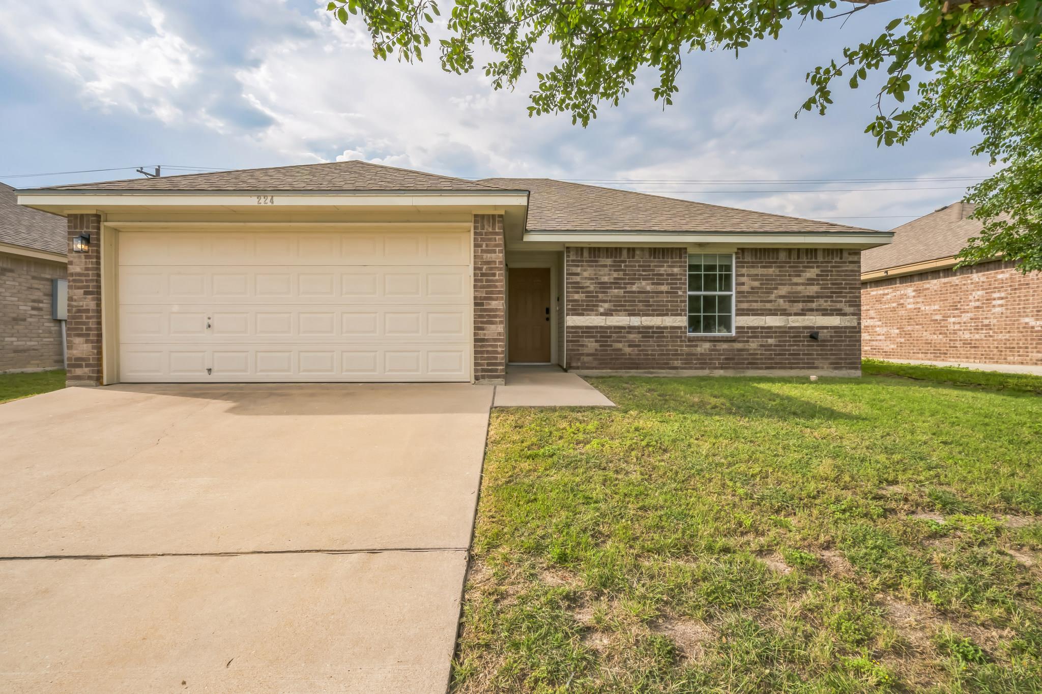 224 Amber Ln, Jarrell, TX 76537