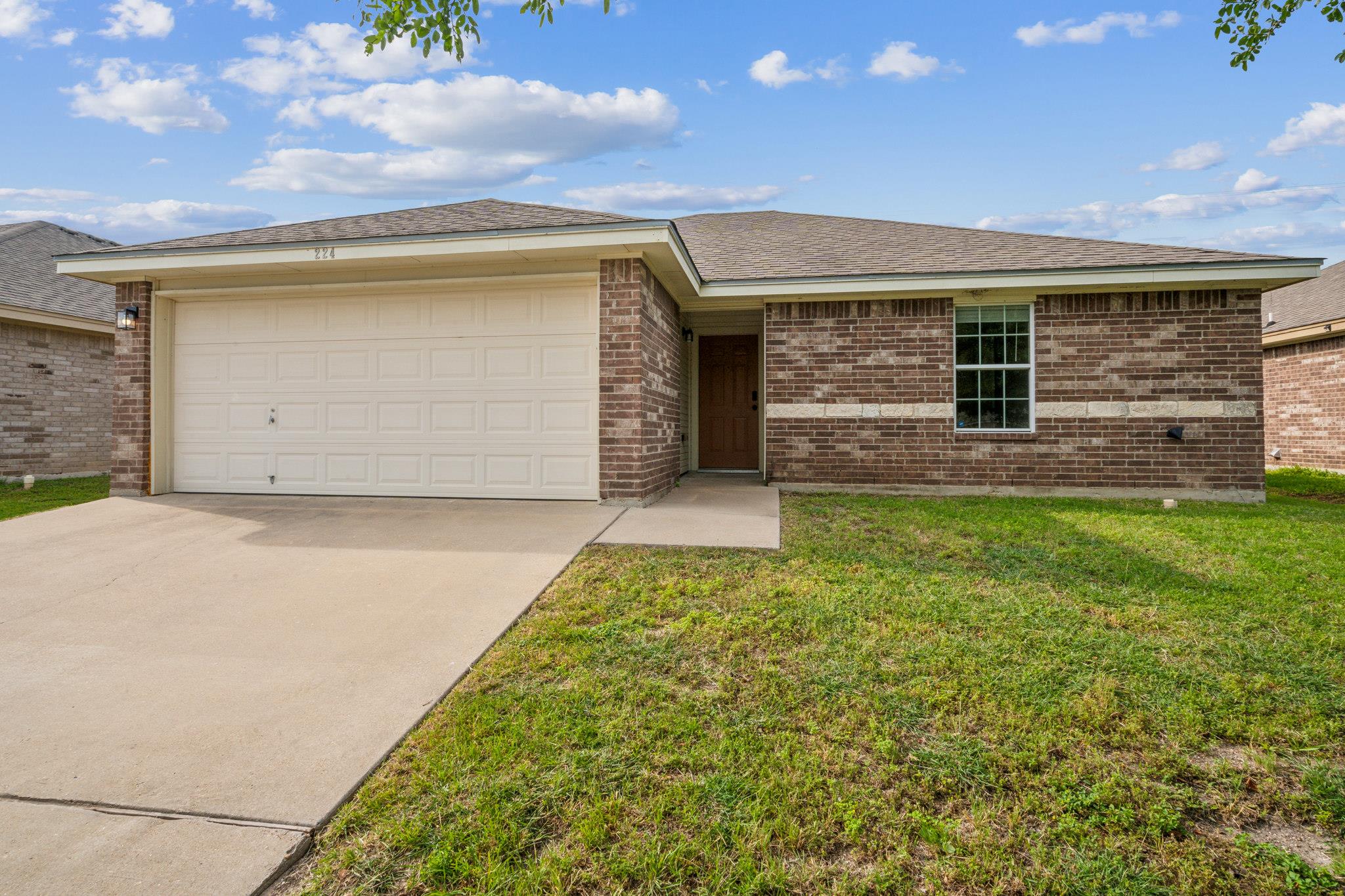 224 Amber Ln, Jarrell, TX 76537