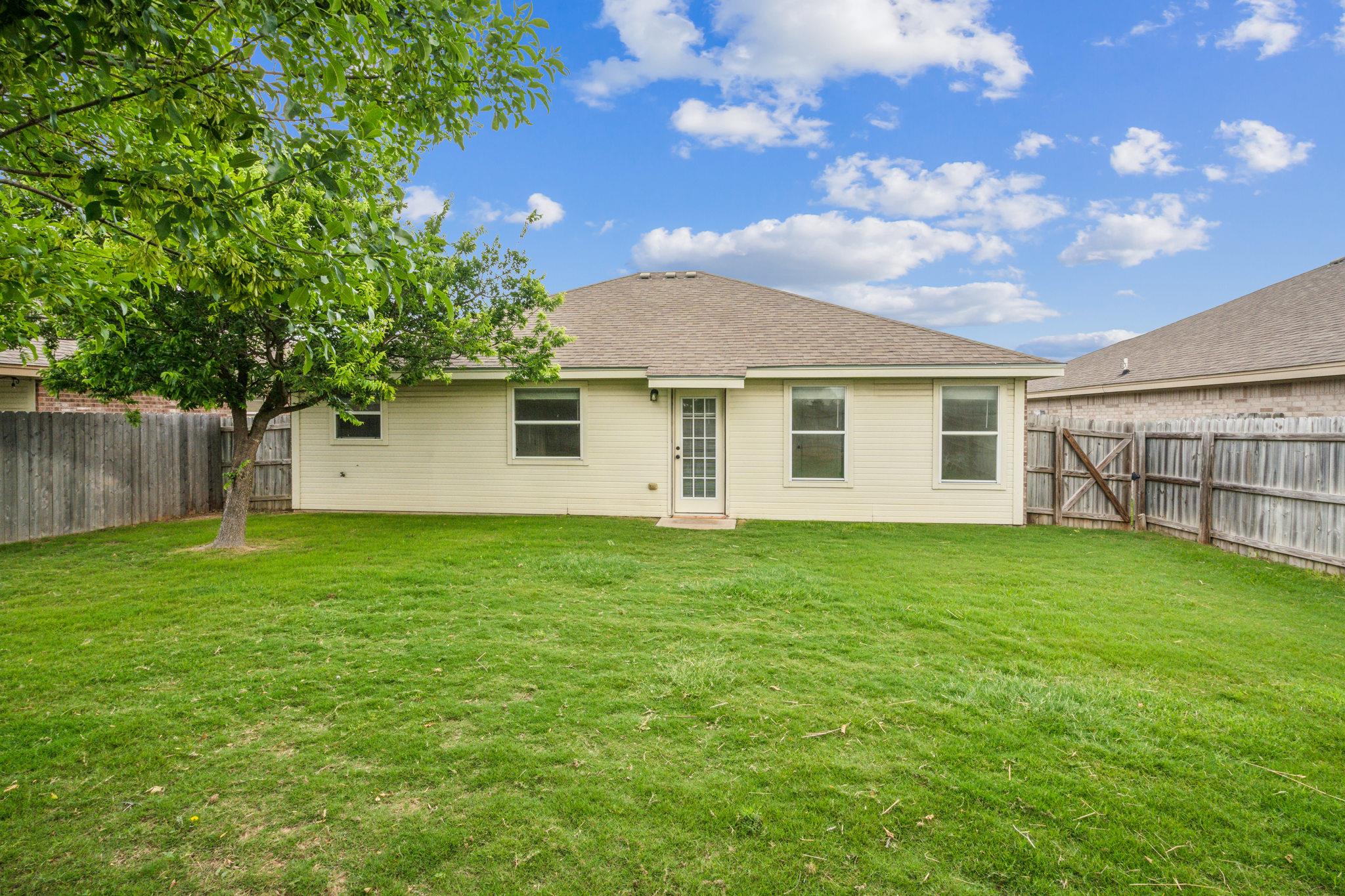 224 Amber Ln, Jarrell, TX 76537