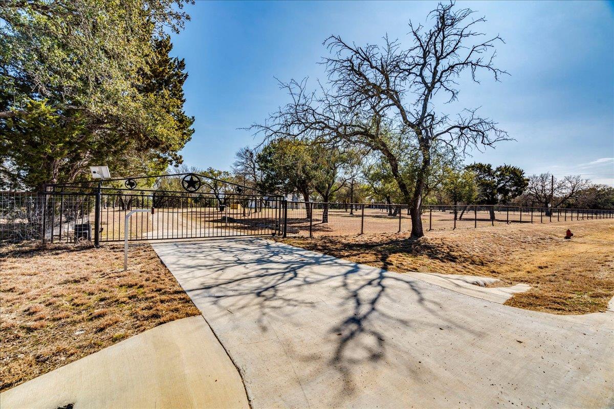 8301 Brewer Ln, Salado, TX 76571