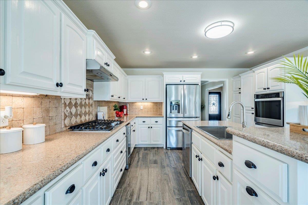 8301 Brewer Ln, Salado, TX 76571