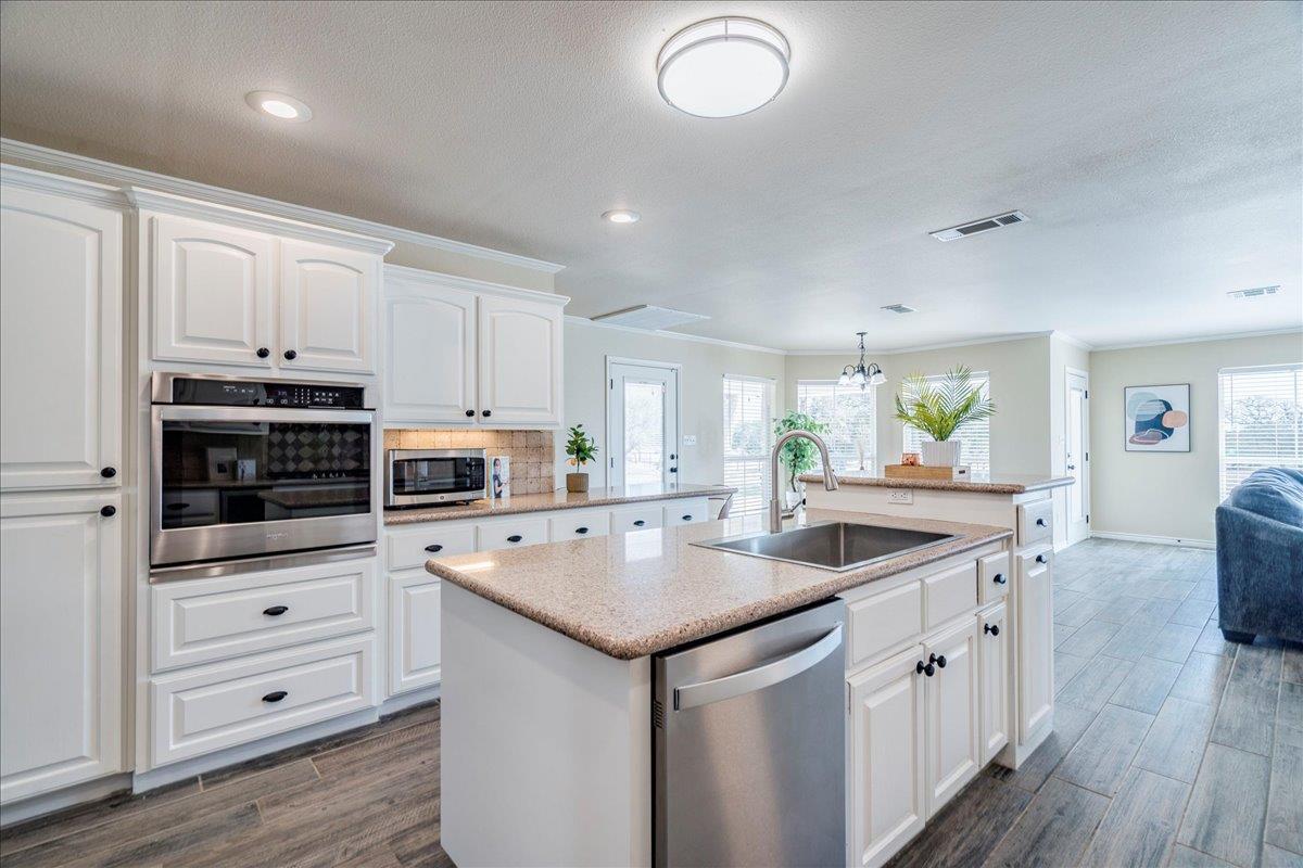 8301 Brewer Ln, Salado, TX 76571