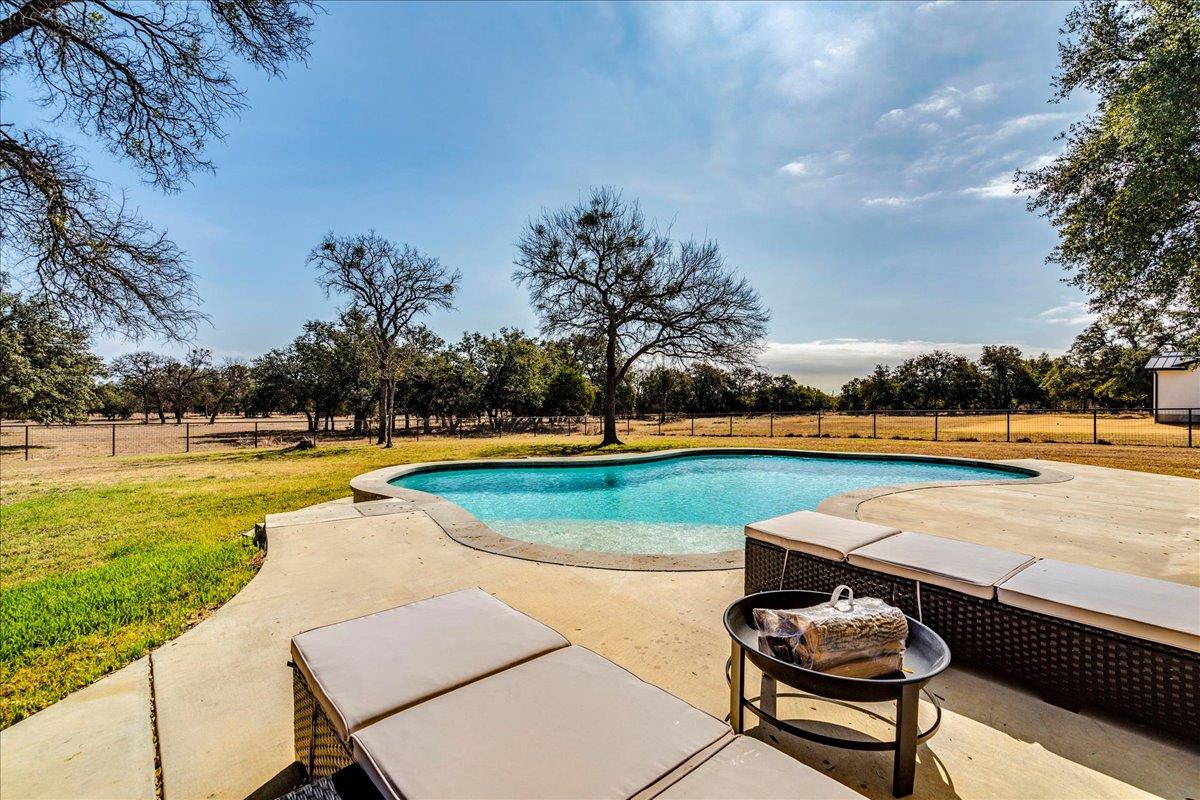 8301 Brewer Ln, Salado, TX 76571