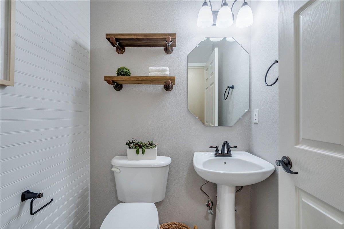 8301 Brewer Ln, Salado, TX 76571