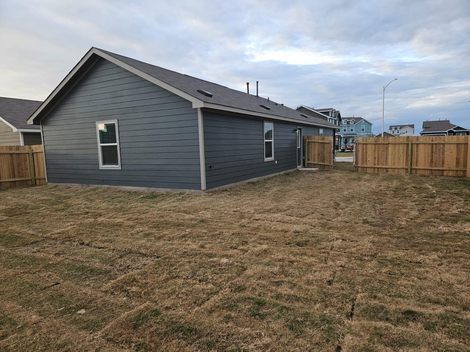 510 Sunray Dr, Lockhart, TX 78644