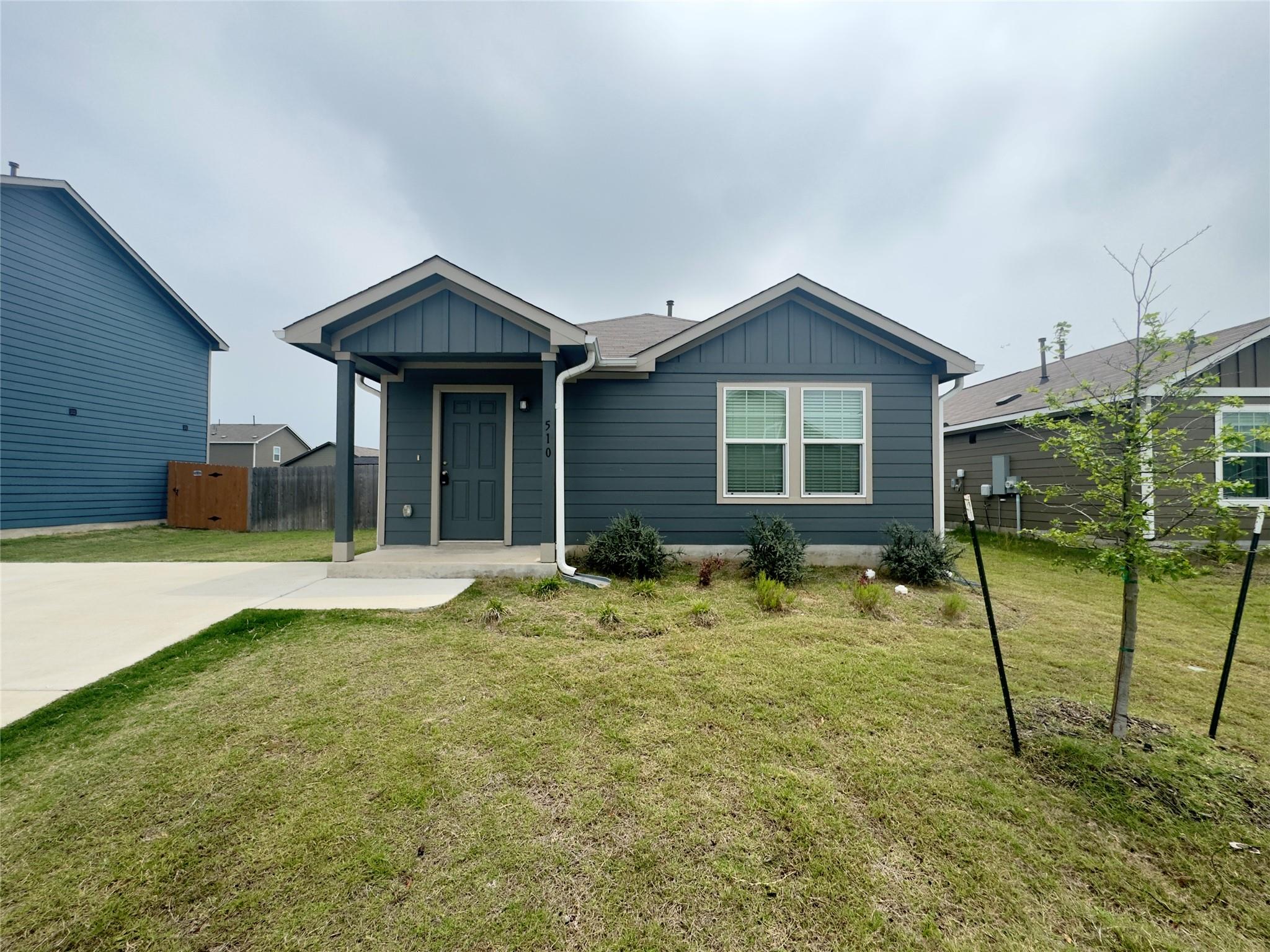 510 Sunray Dr, Lockhart, TX 78644