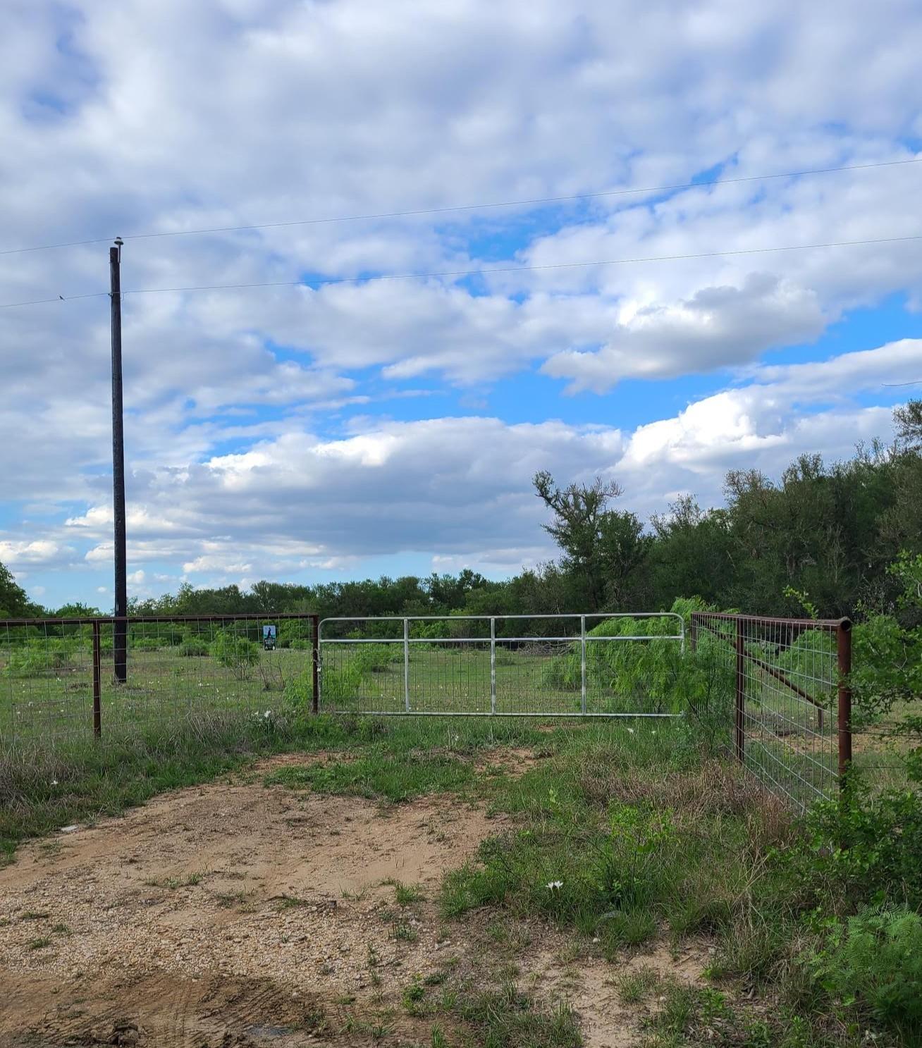 2915 Tumbleweed Trl, Dale, TX 78616