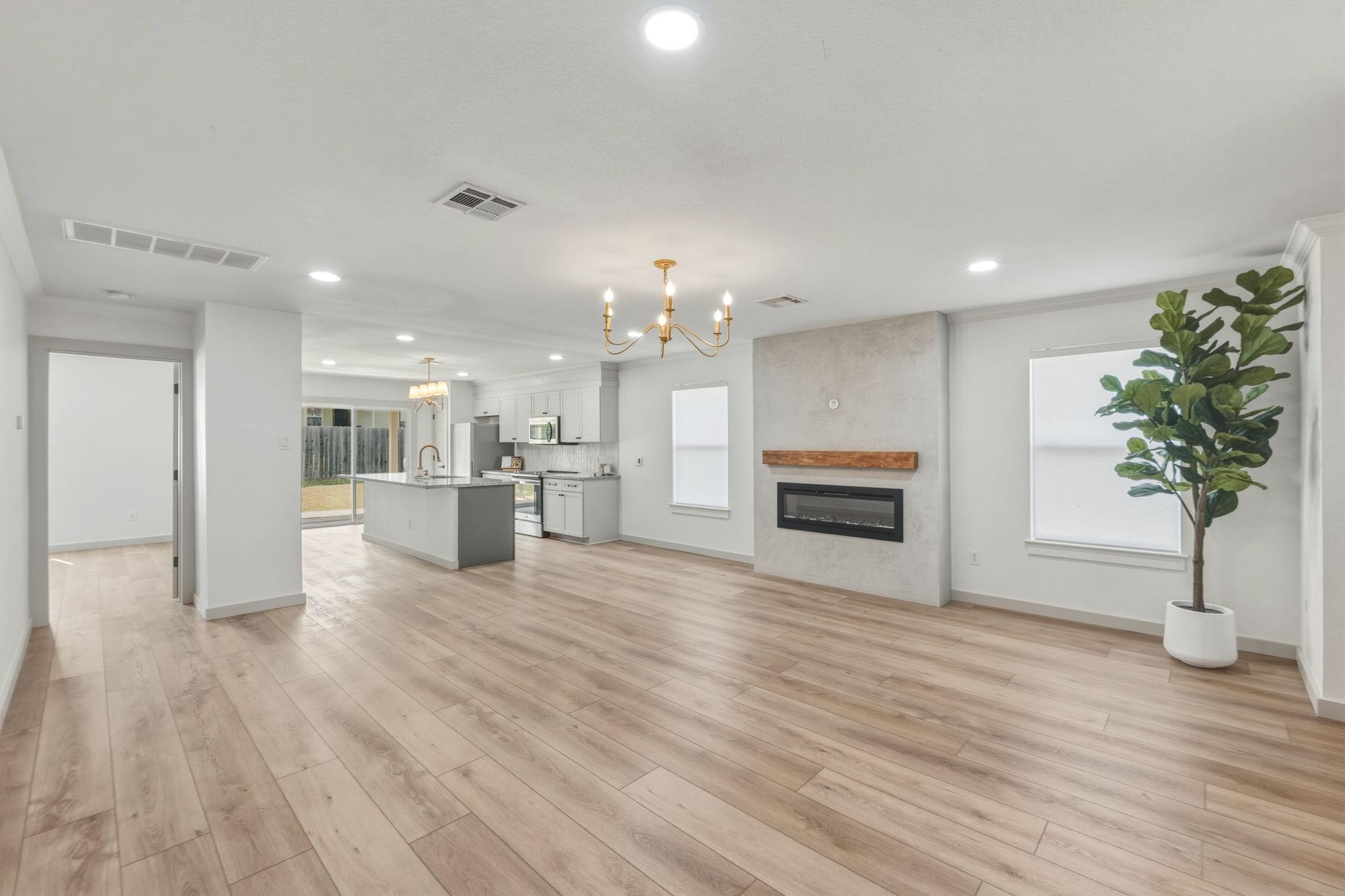 211 Banner Ave, Leander, TX 78641