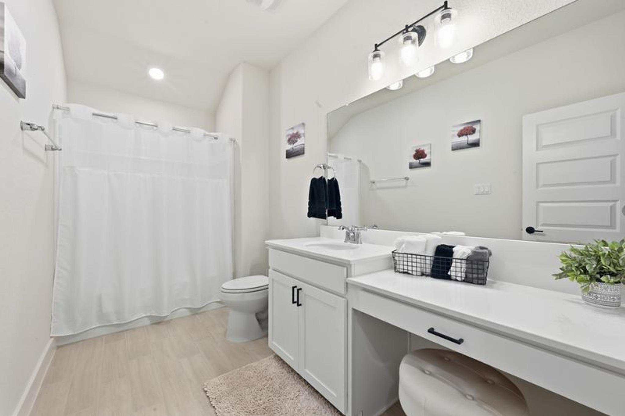 425 Purple Heart Dr, Buda, TX 78610