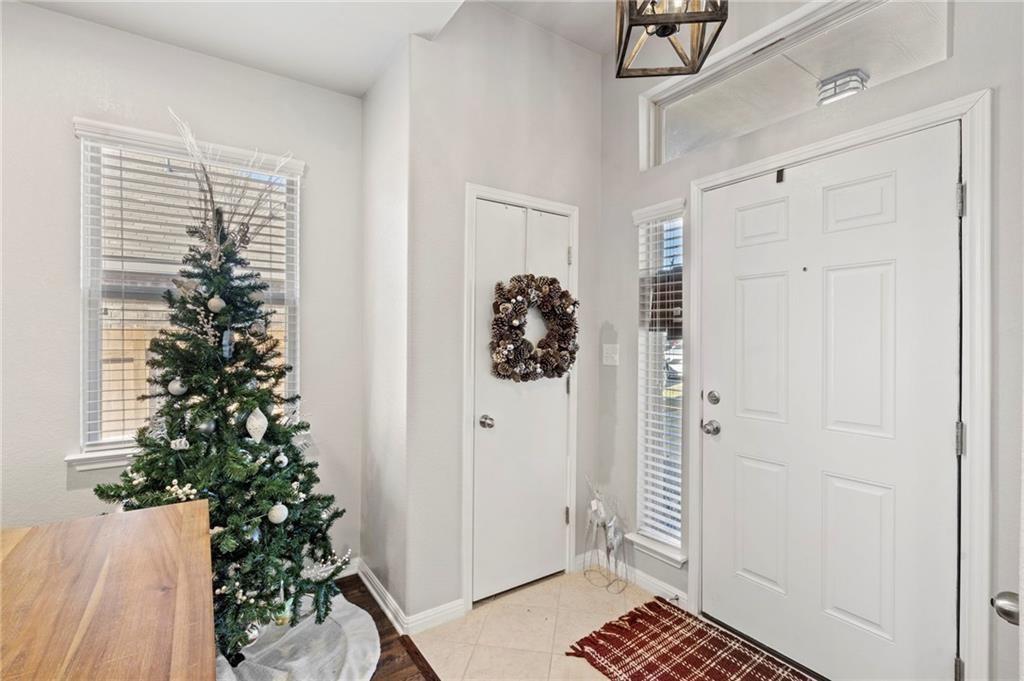 504 Cinnamon Teal Ln, Leander, TX 78641