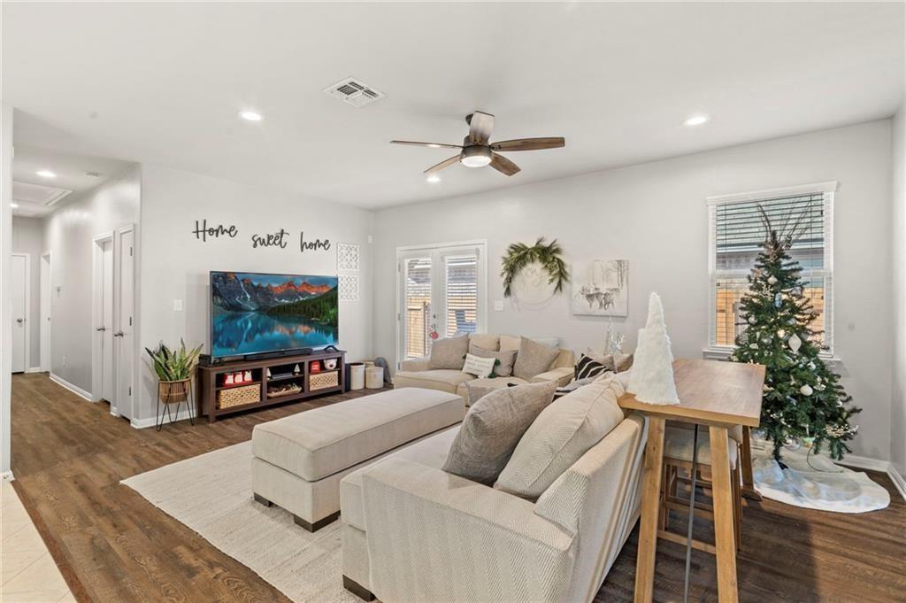 504 Cinnamon Teal Ln, Leander, TX 78641