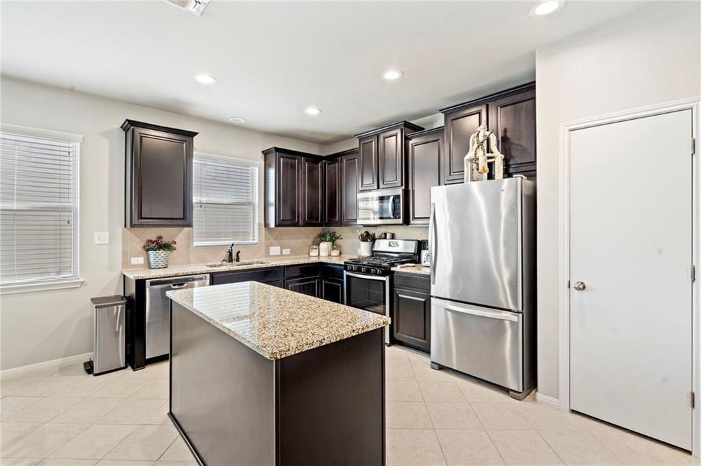 504 Cinnamon Teal Ln, Leander, TX 78641