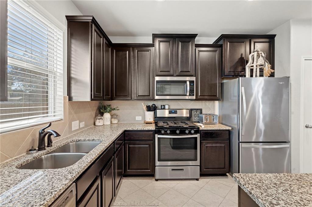 504 Cinnamon Teal Ln, Leander, TX 78641