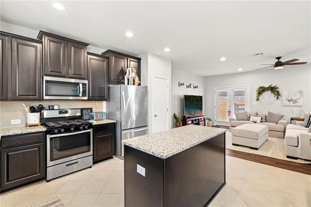 504 Cinnamon Teal Ln, Leander, TX 78641