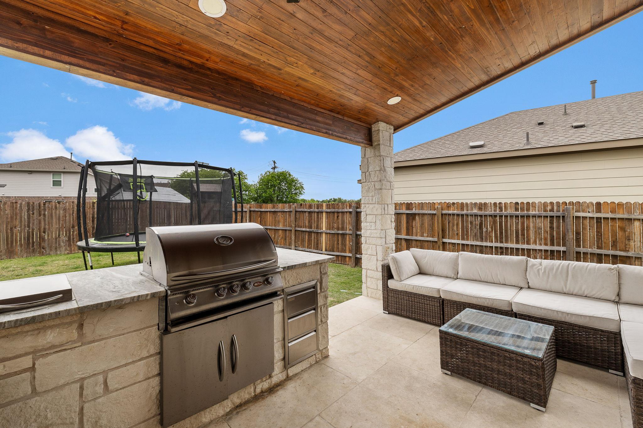241 La Dera Dr, Liberty Hill, TX 78642