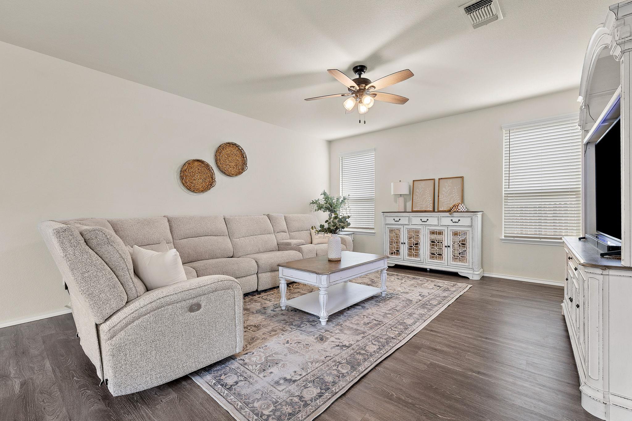 241 La Dera Dr, Liberty Hill, TX 78642