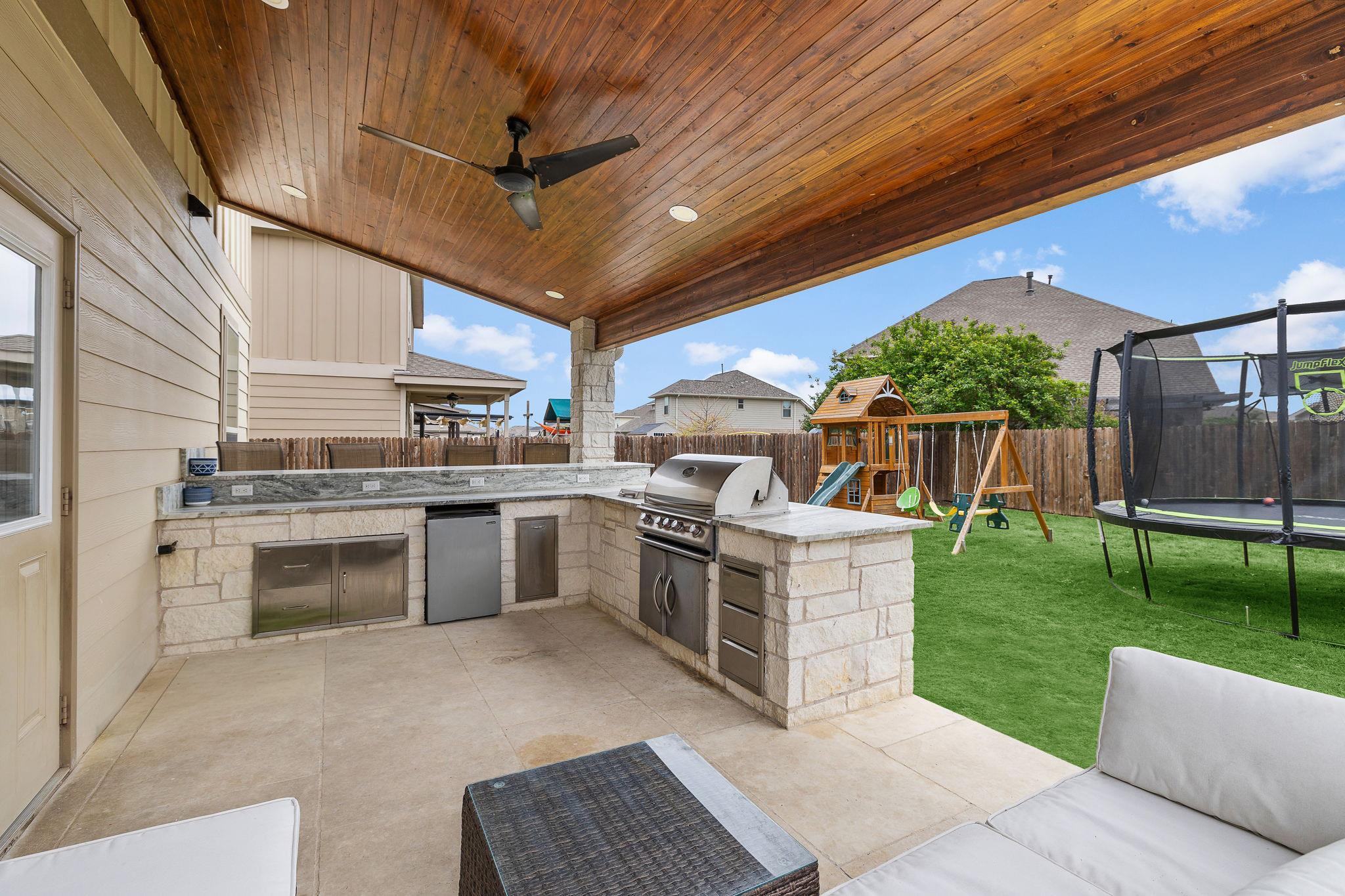 241 La Dera Dr, Liberty Hill, TX 78642