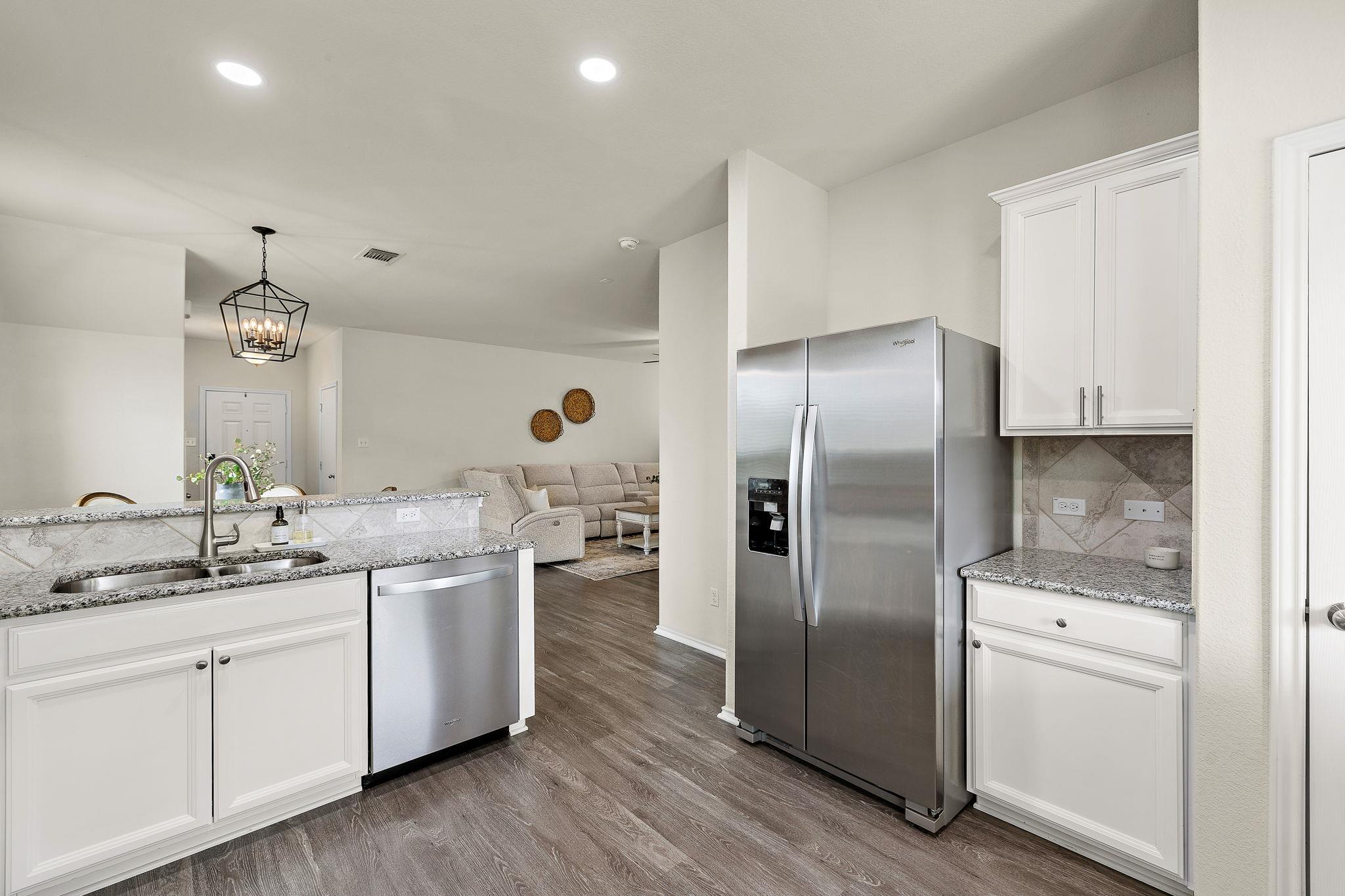 241 La Dera Dr, Liberty Hill, TX 78642