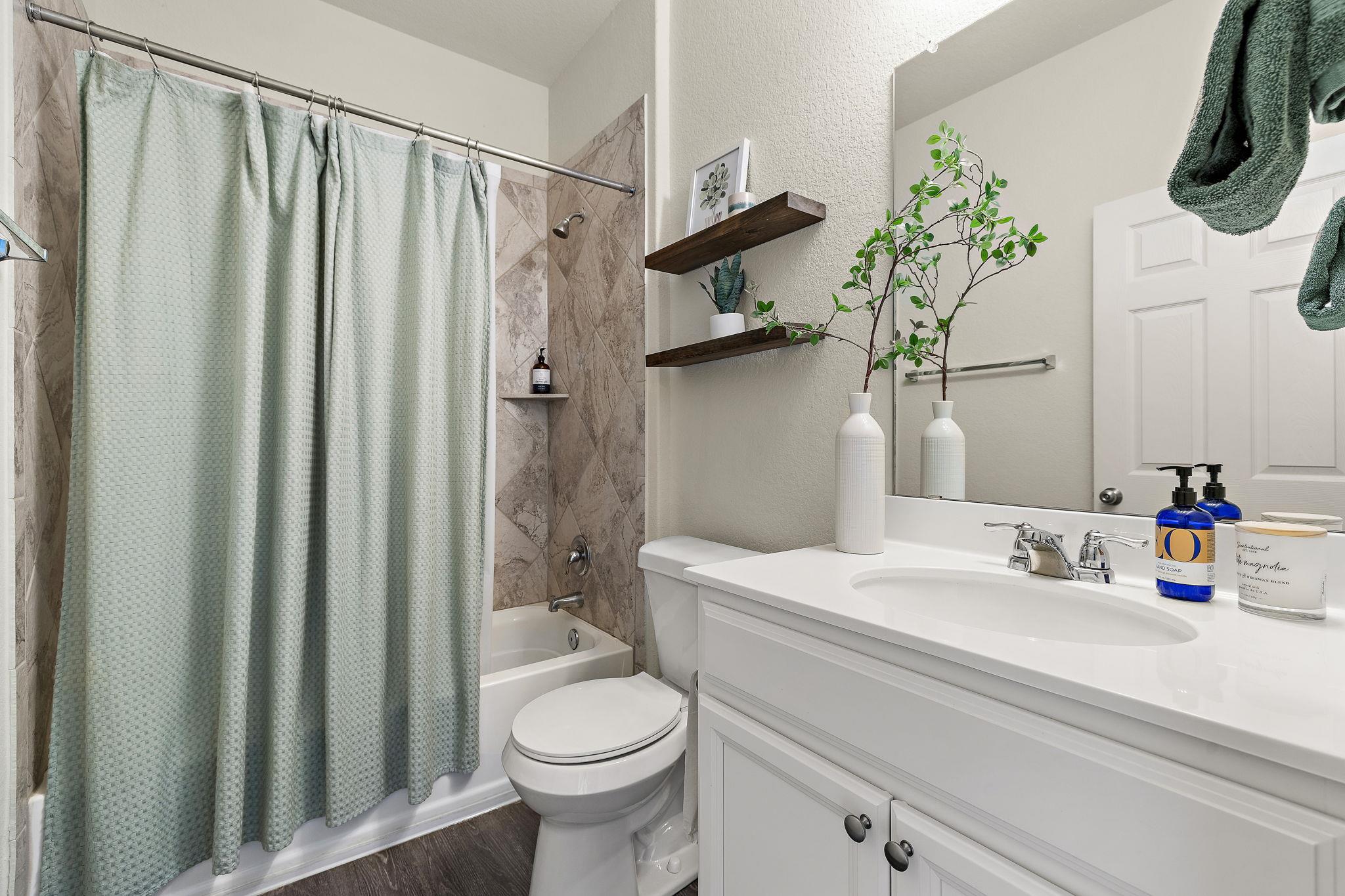 241 La Dera Dr, Liberty Hill, TX 78642